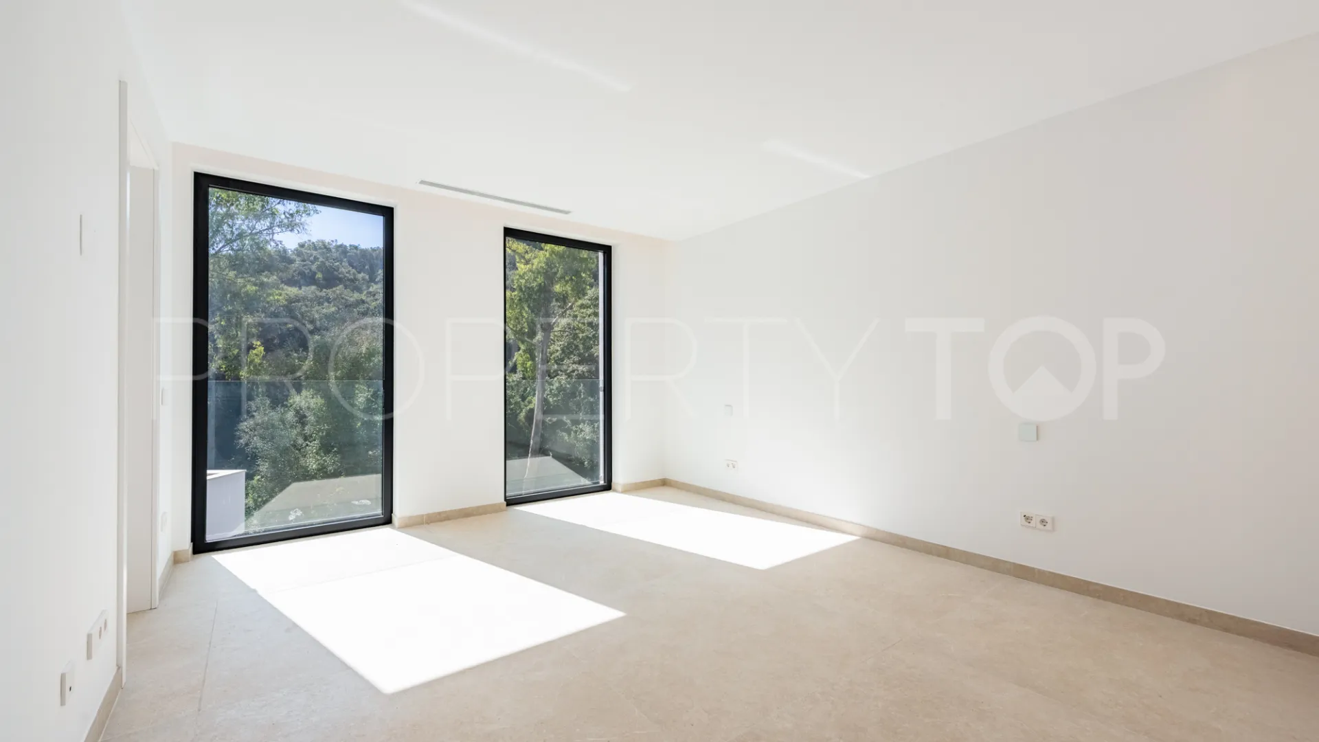 Zona F 5 bedrooms villa for sale