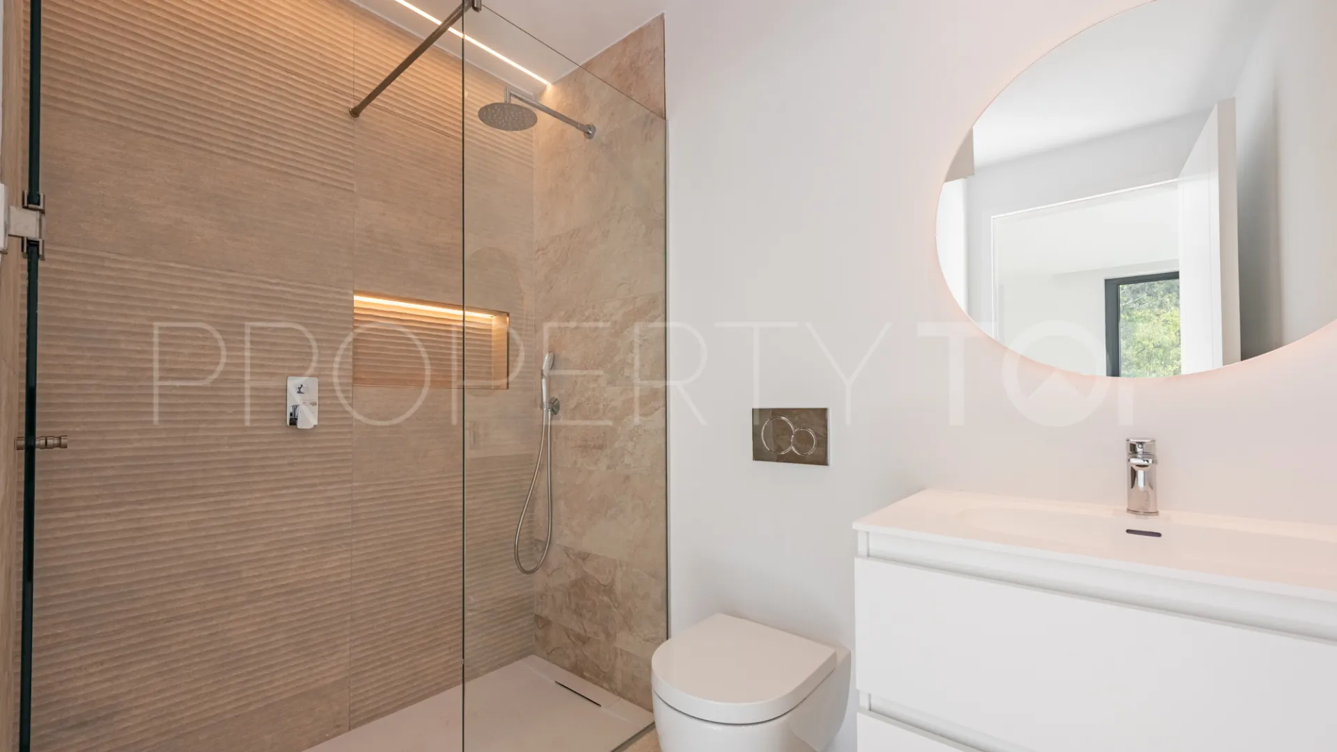 Zona F 5 bedrooms villa for sale