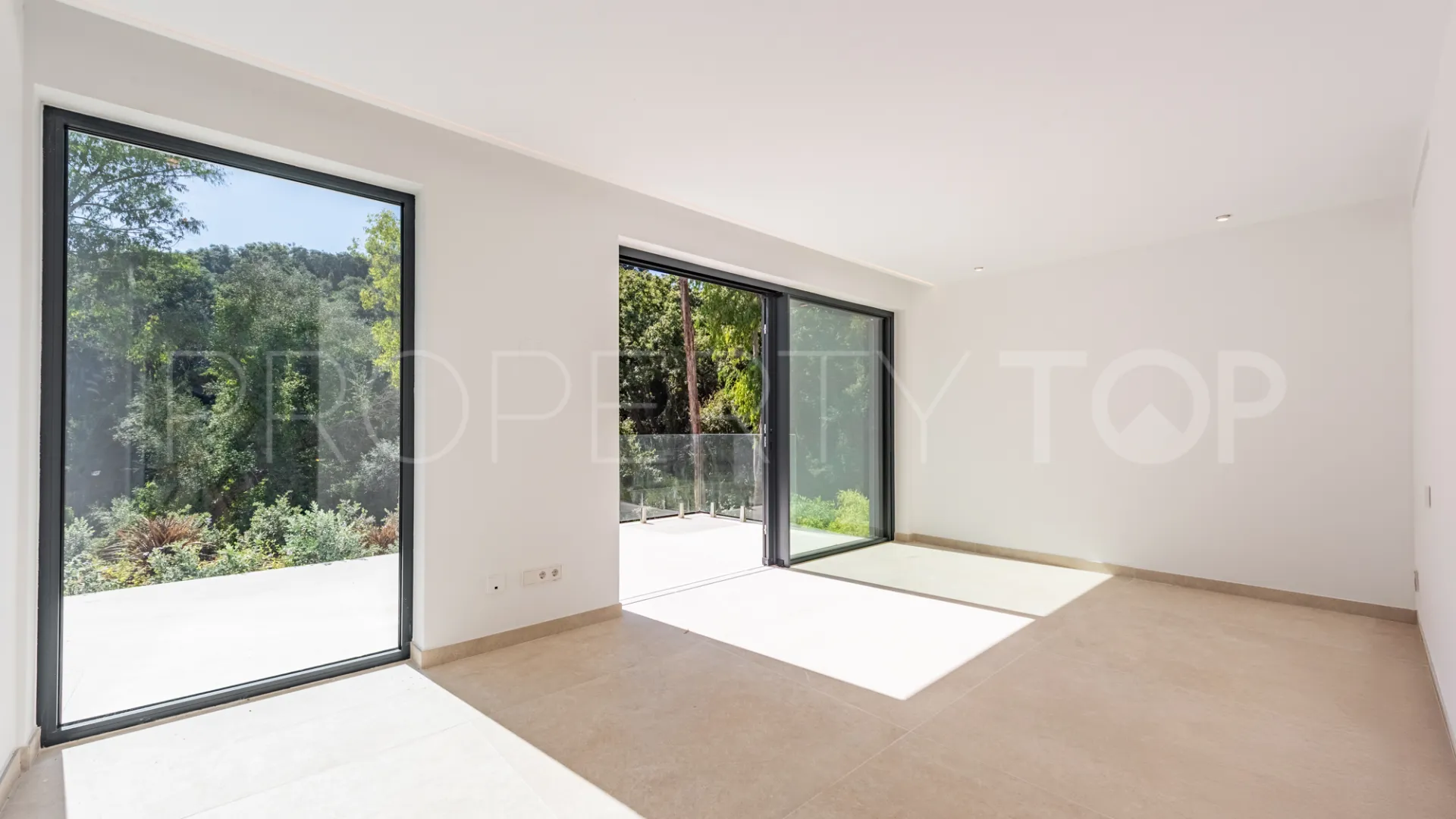 Zona F 5 bedrooms villa for sale