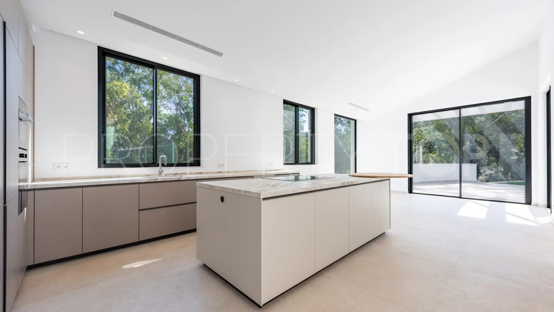 Zona F 5 bedrooms villa for sale