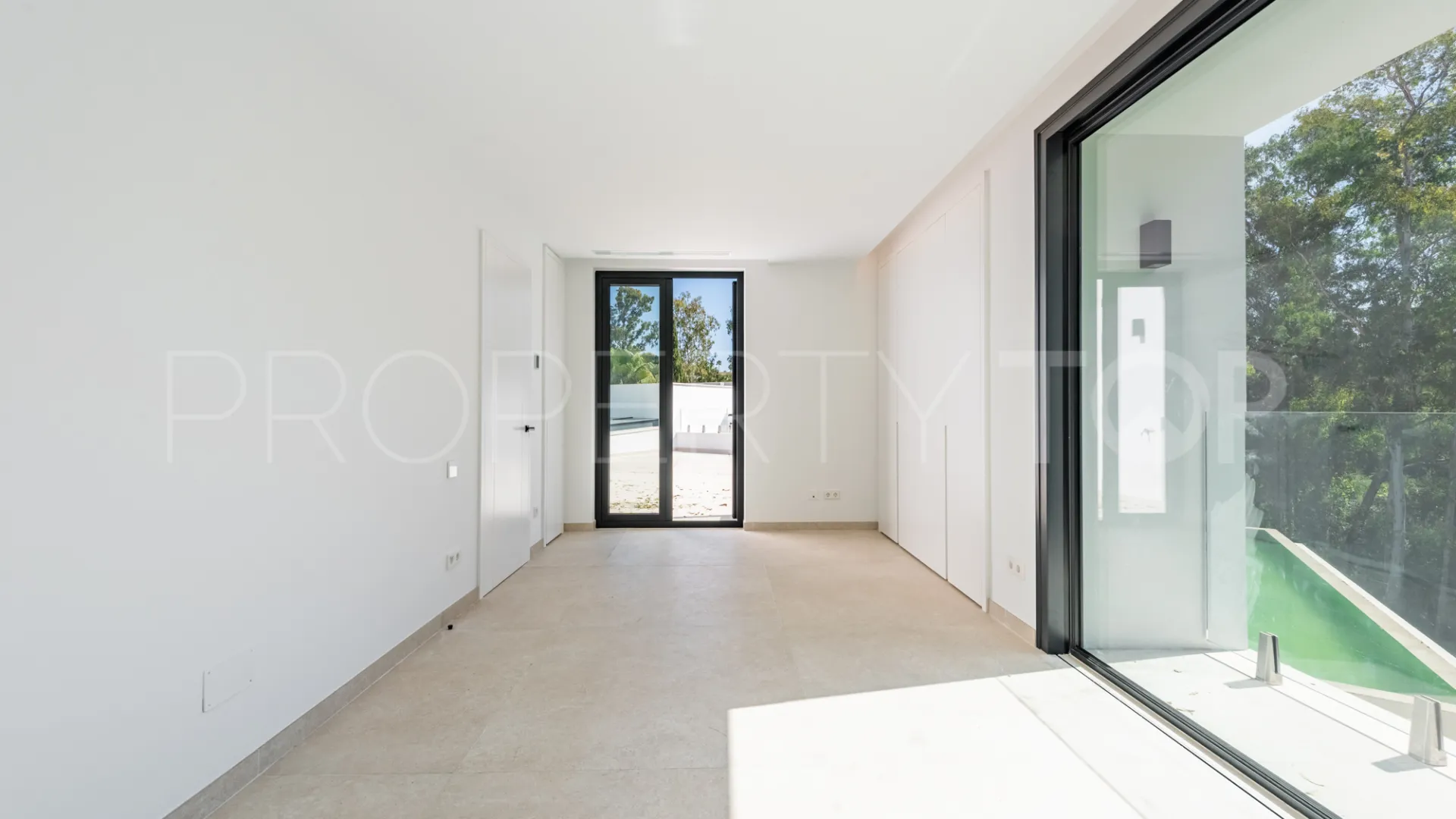 Zona F 5 bedrooms villa for sale