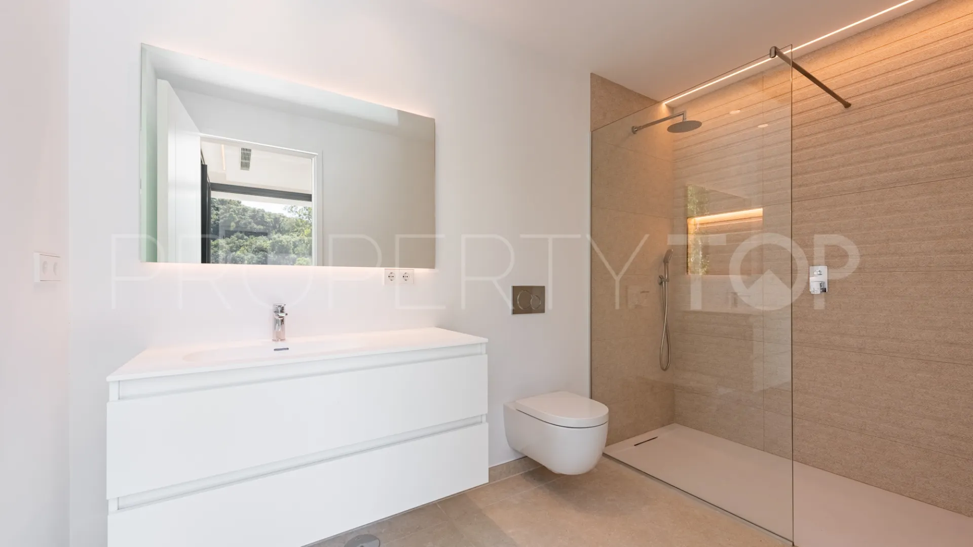 Zona F 5 bedrooms villa for sale