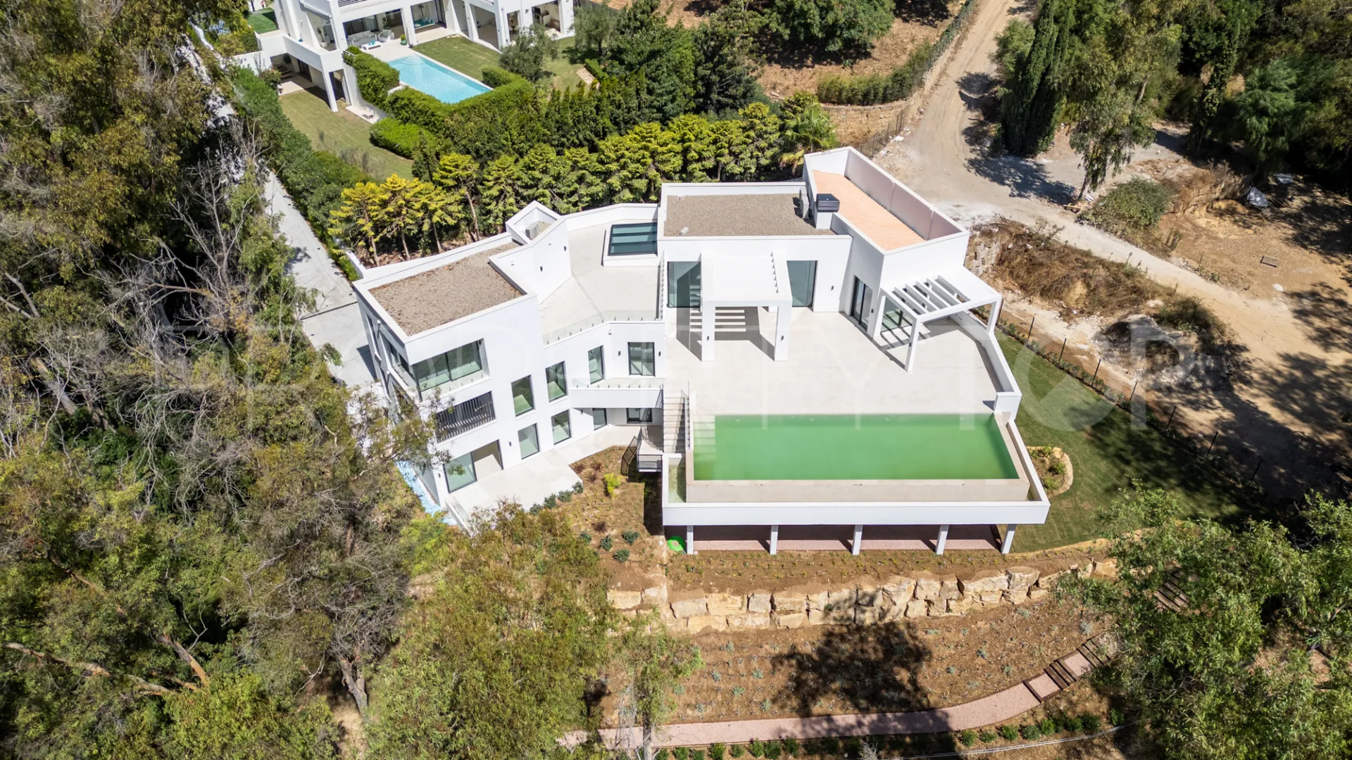 Zona F 5 bedrooms villa for sale