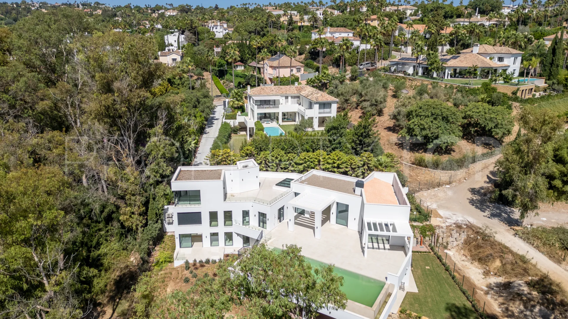 Zona F 5 bedrooms villa for sale