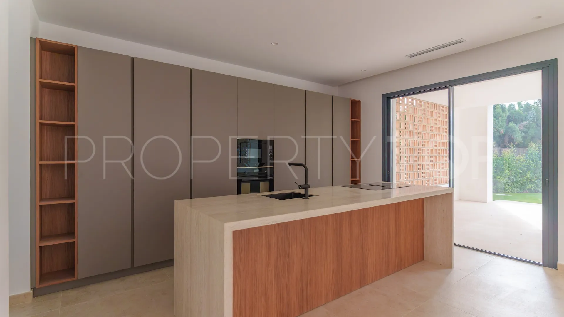 Zona B, villa a la venta con 6 dormitorios
