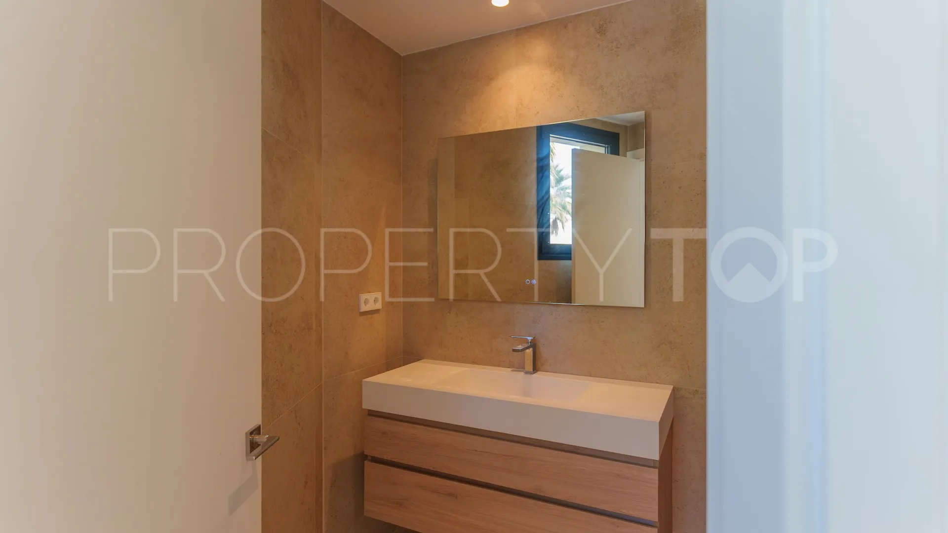 Zona B, villa a la venta con 6 dormitorios