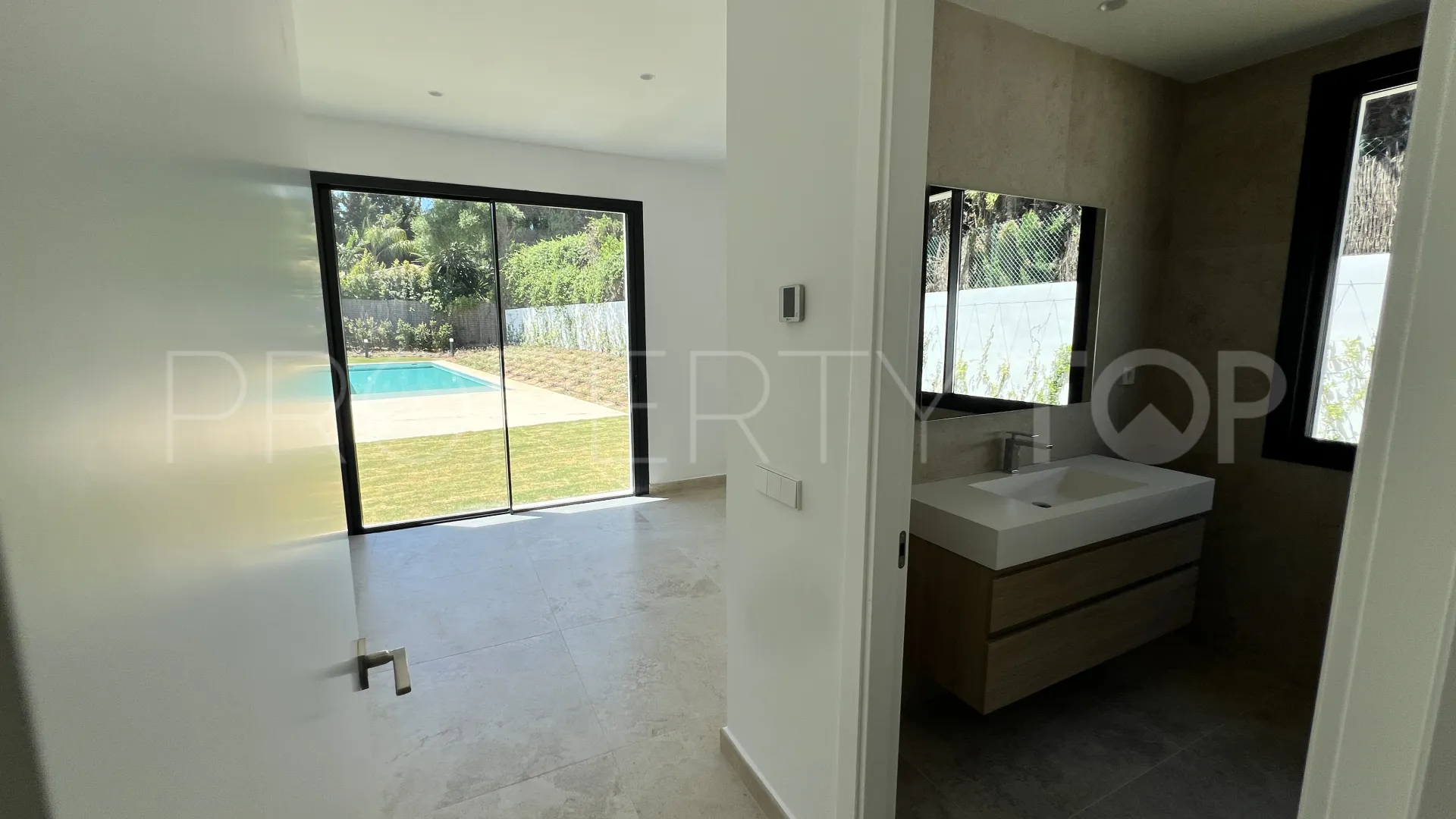 Villa with 6 bedrooms for sale in Zona B