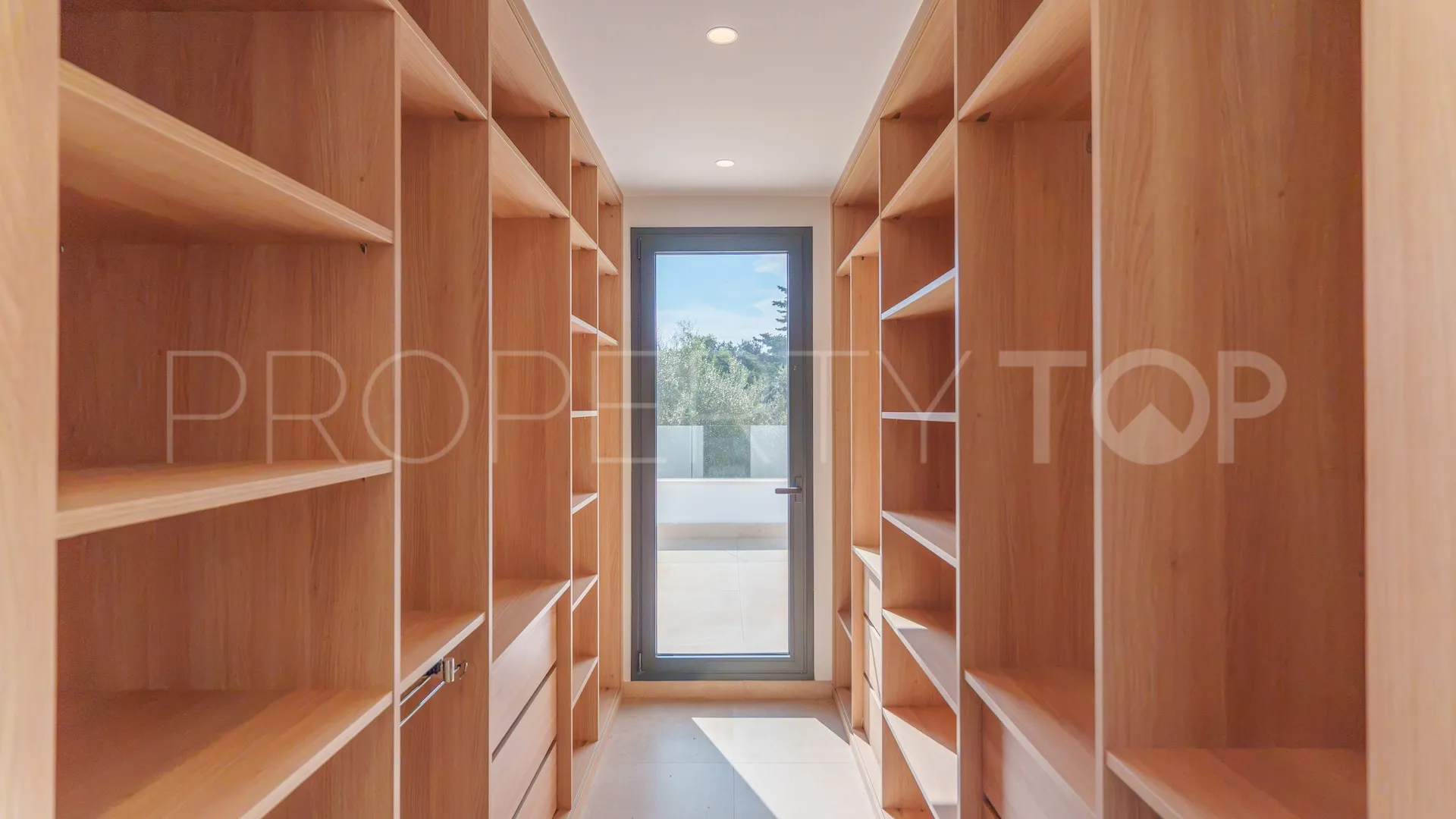 Zona B, villa a la venta con 6 dormitorios