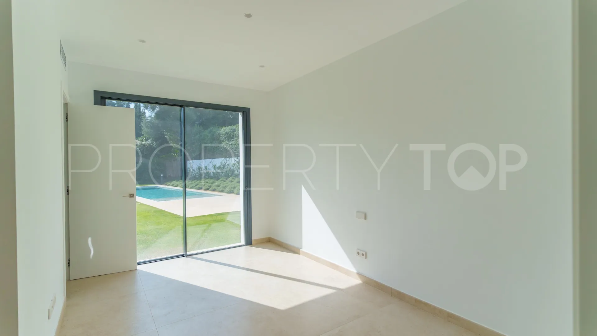 Zona B, villa a la venta con 6 dormitorios
