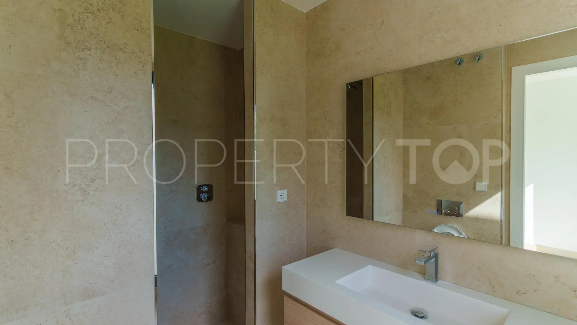 Zona B, villa a la venta con 6 dormitorios