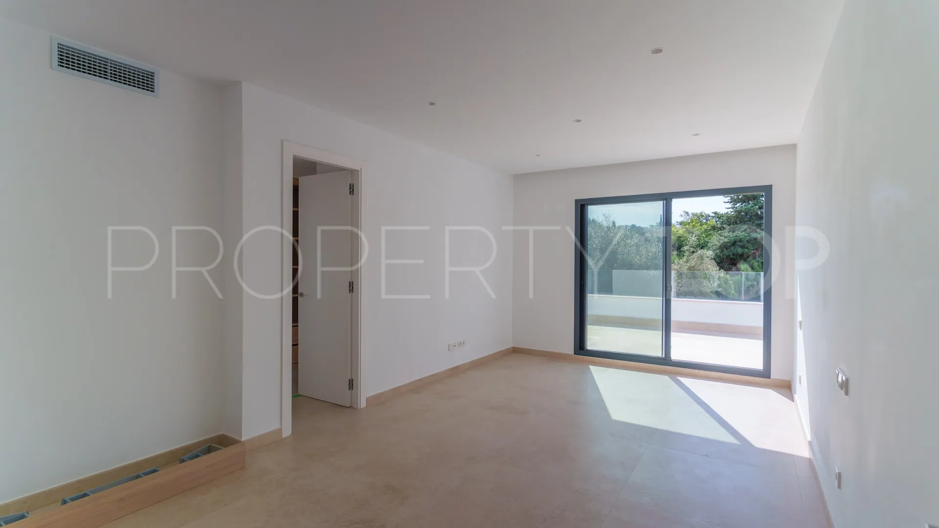 Zona B, villa a la venta con 6 dormitorios