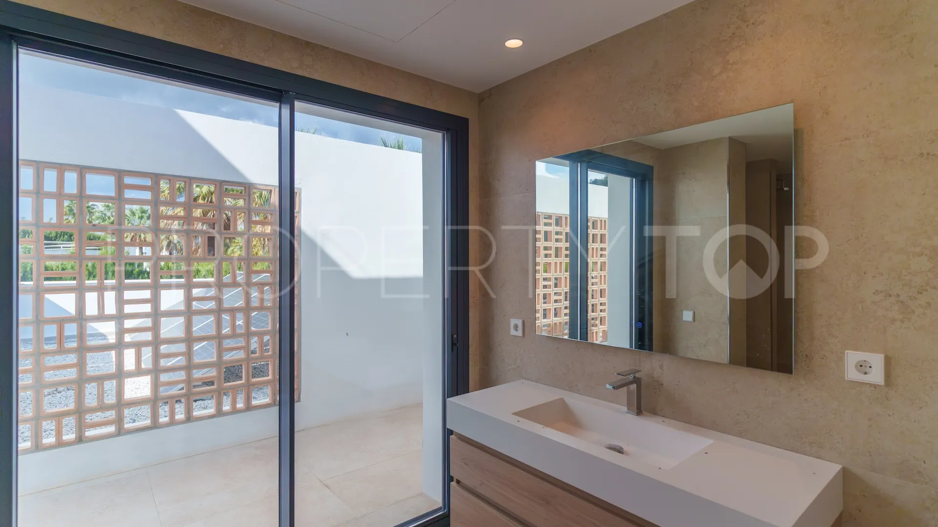 Zona B, villa a la venta con 6 dormitorios