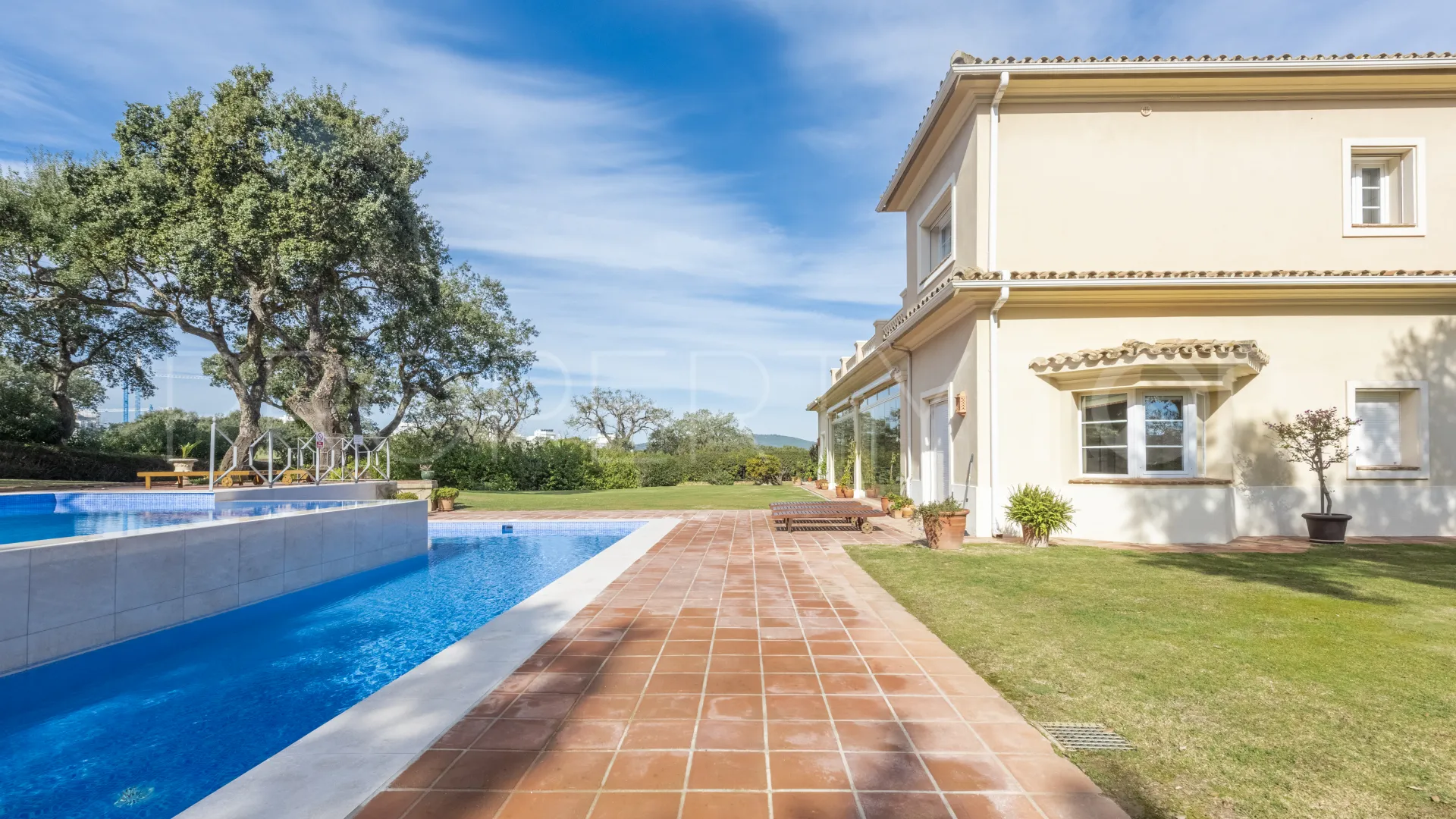 Comprar villa en San Roque Club