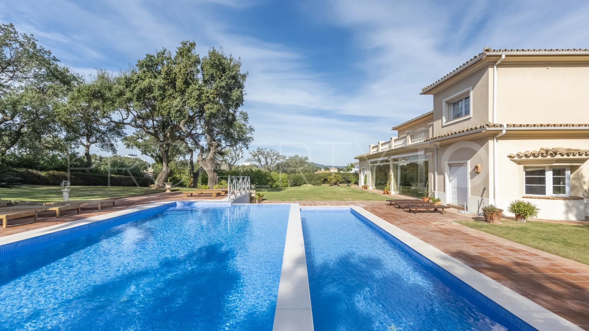 Comprar villa en San Roque Club