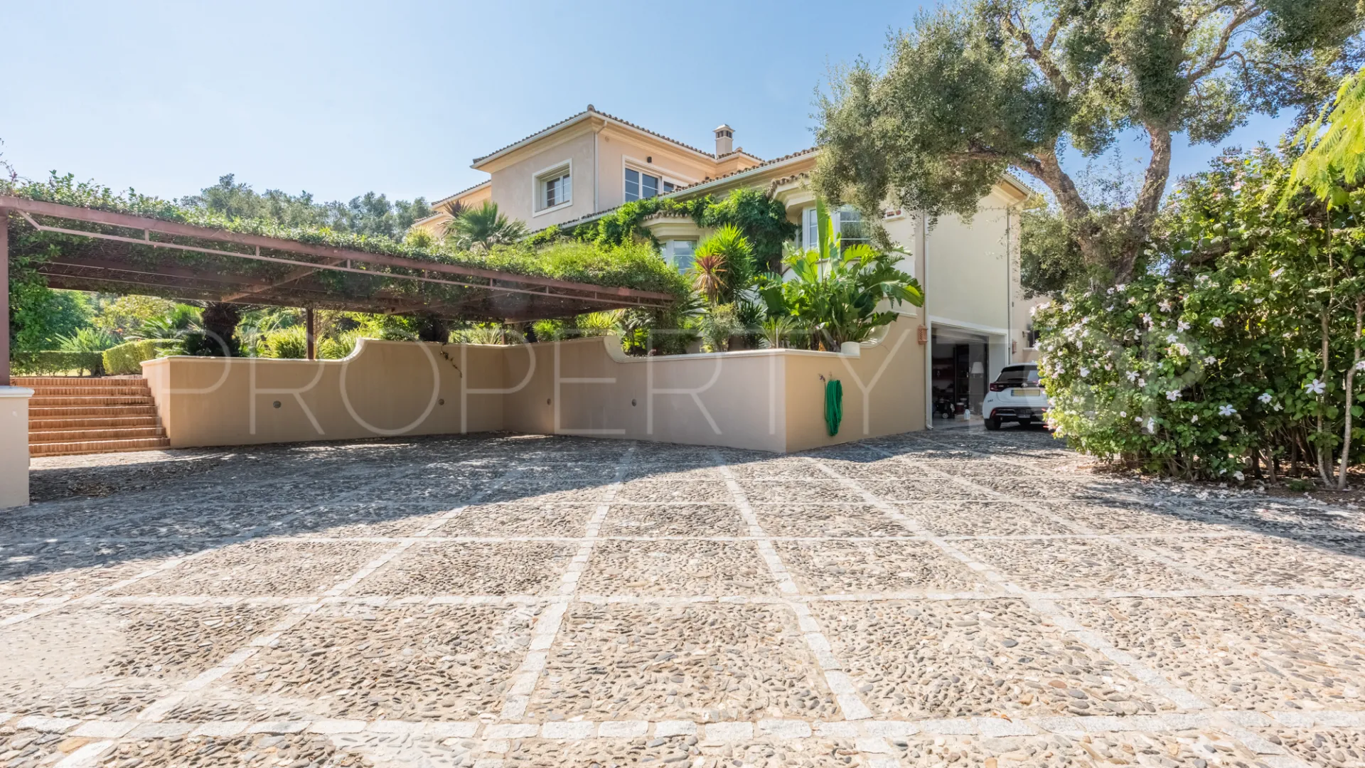 Comprar villa en San Roque Club