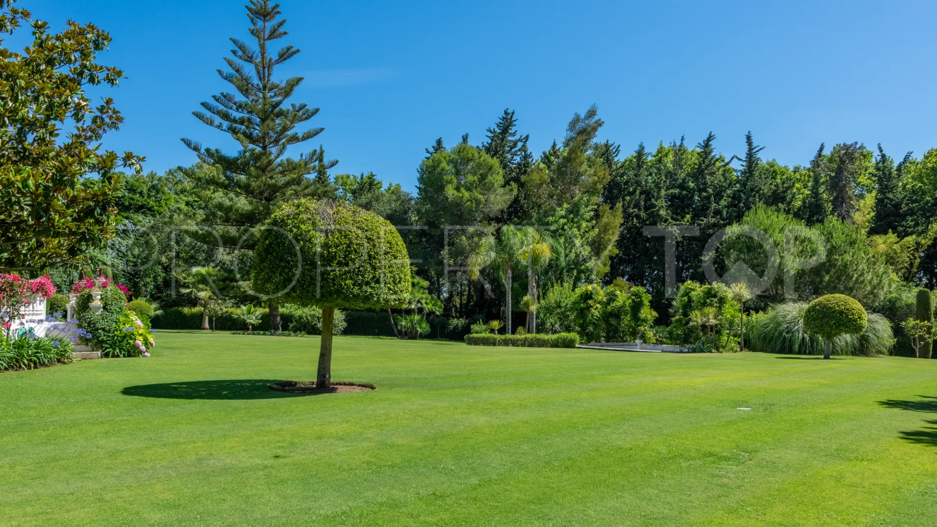 Villa for sale in Zona D