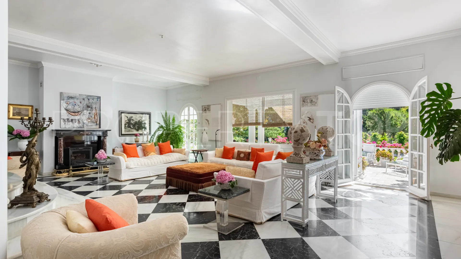 Villa for sale in Zona D