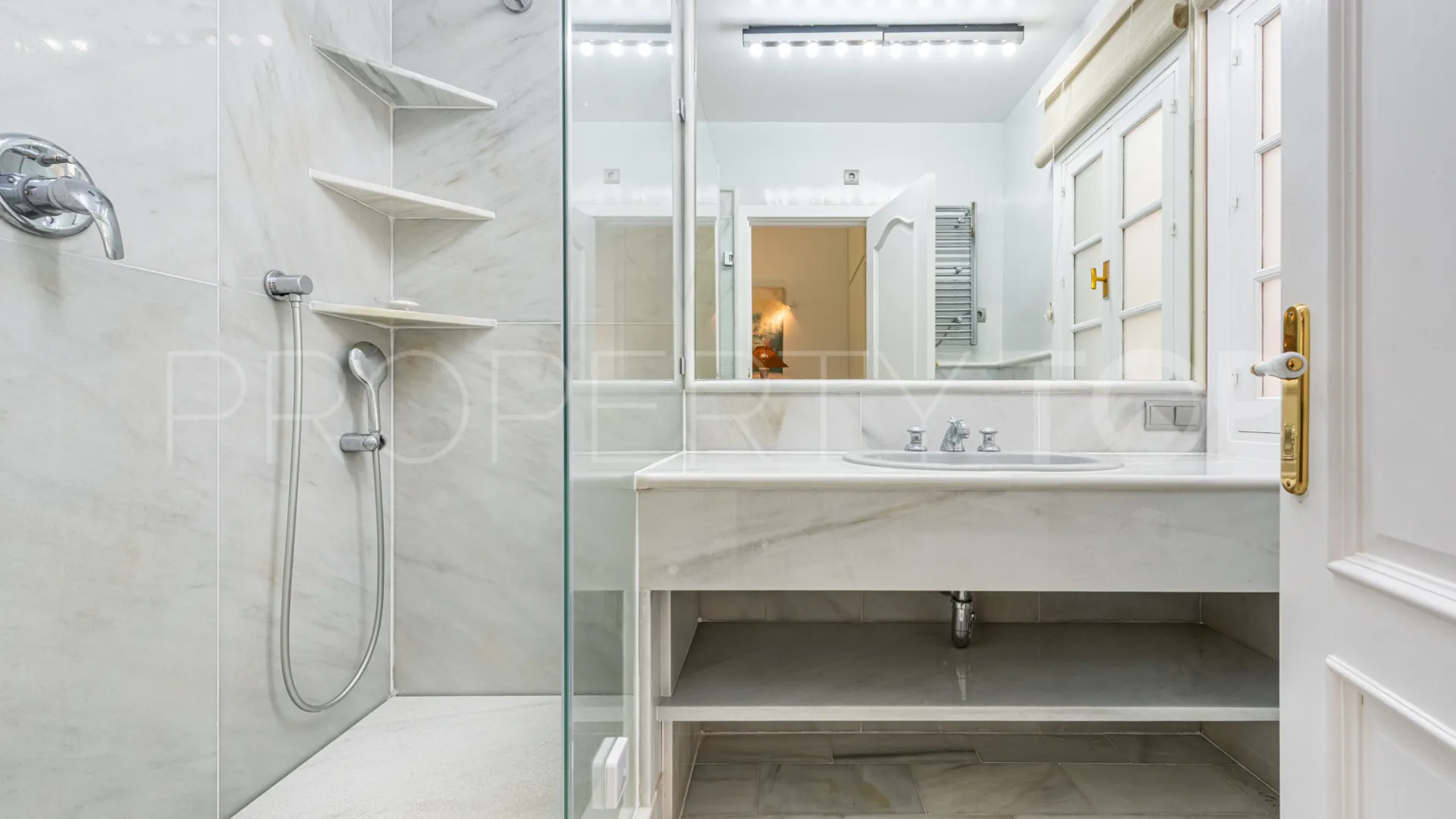 Villa for sale in Zona D