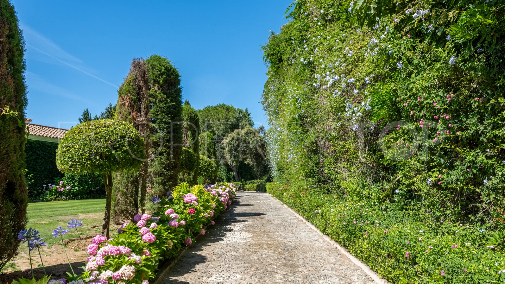 Villa for sale in Zona D