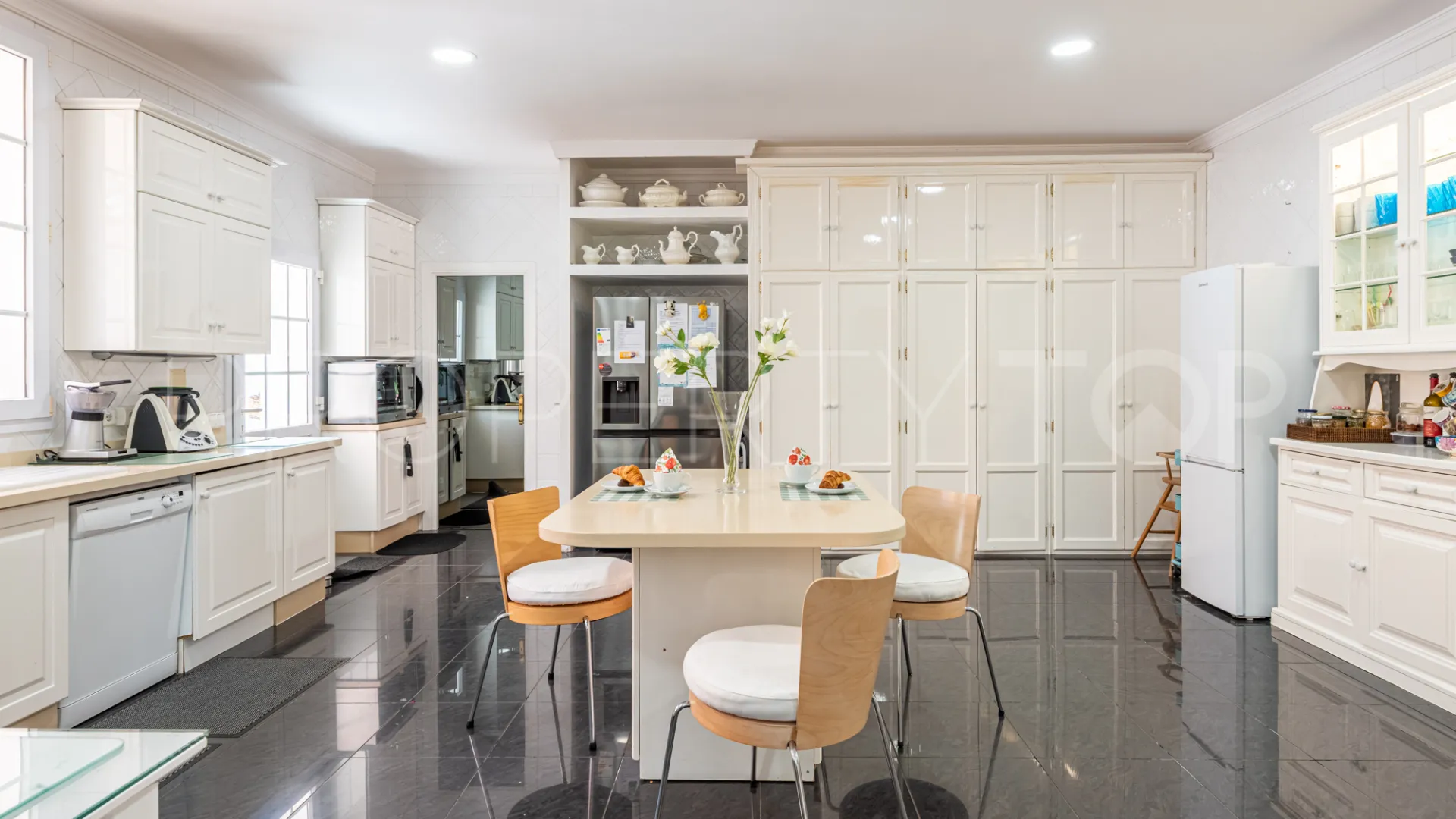Villa for sale in Zona D