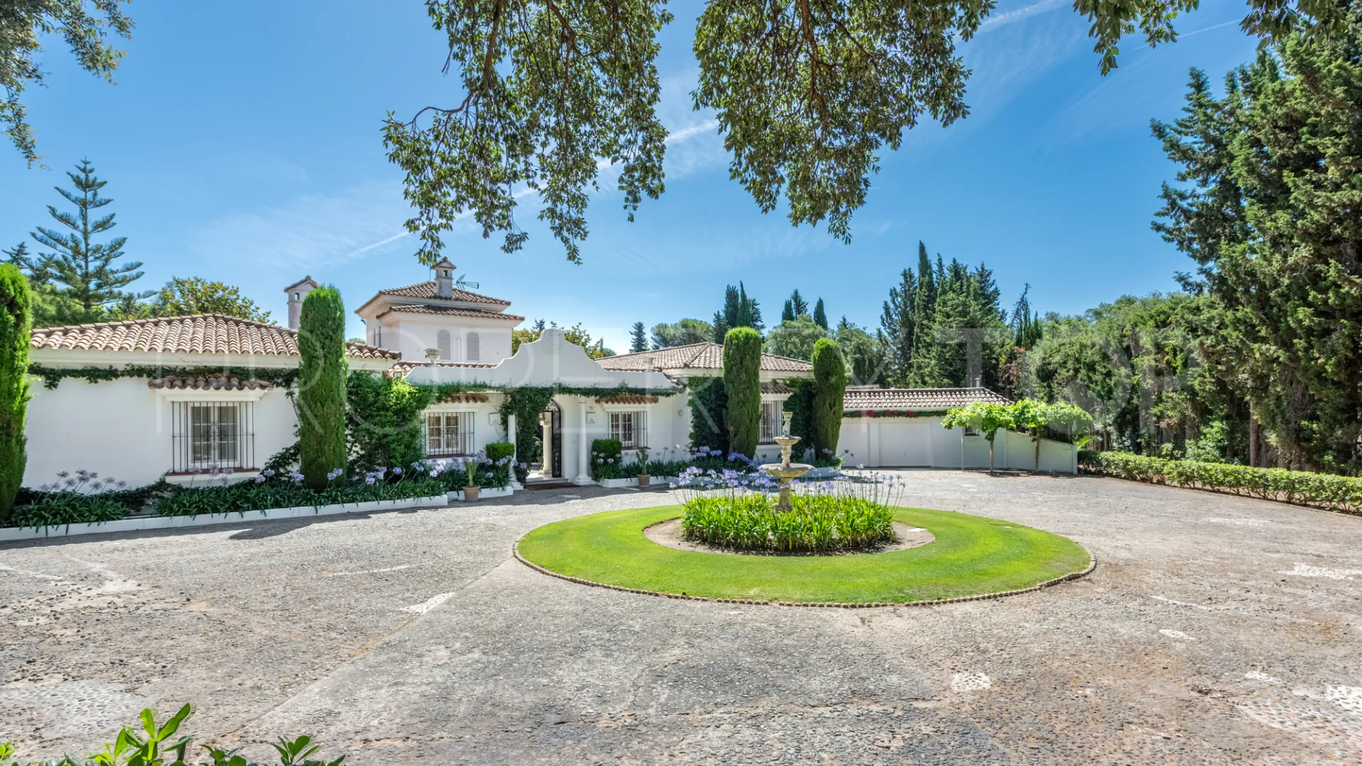 Villa for sale in Zona D