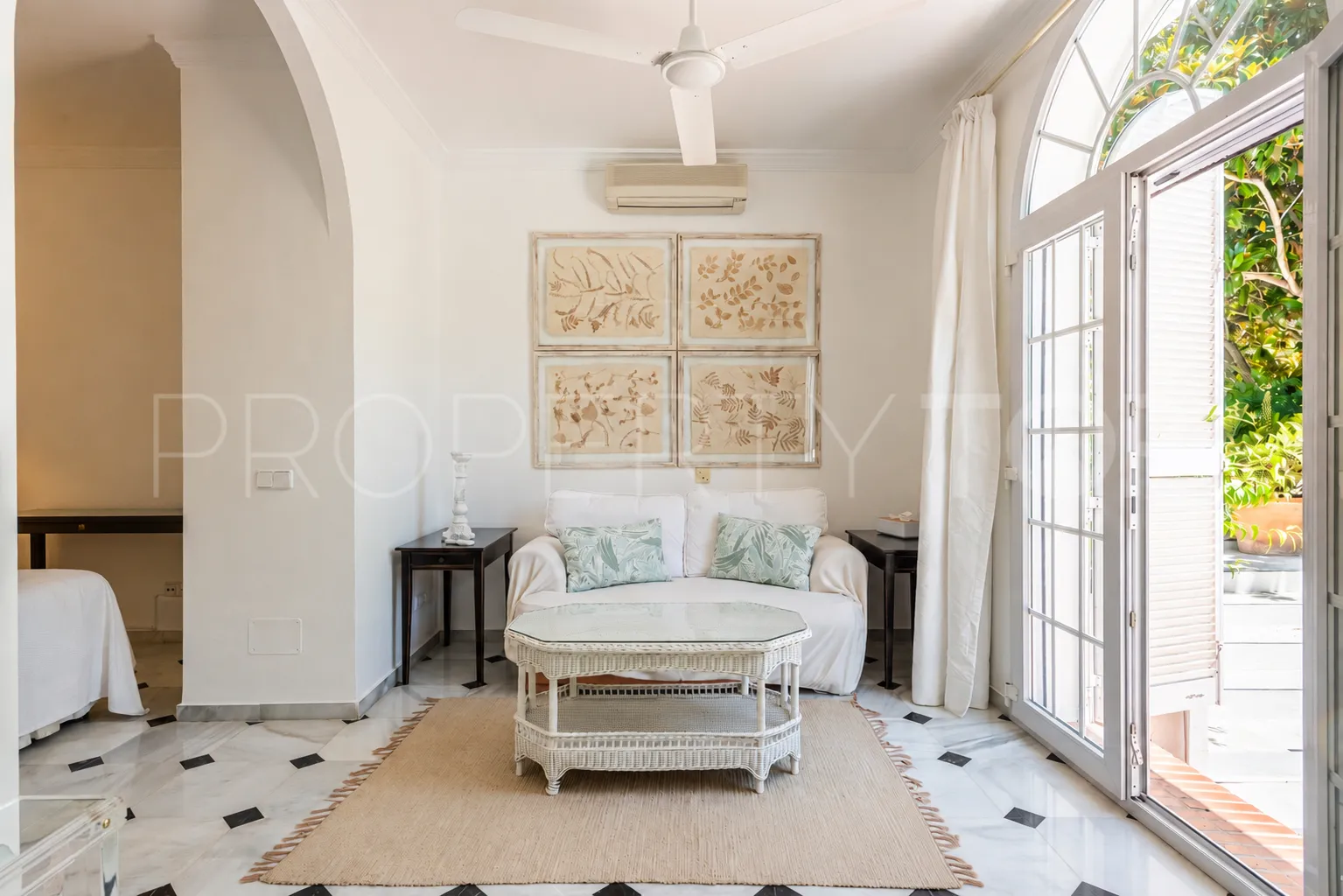 Villa for sale in Zona D