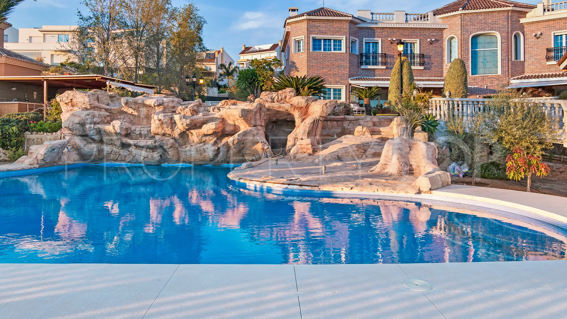Villa en venta en Pinares de San Antón con 6 dormitorios
