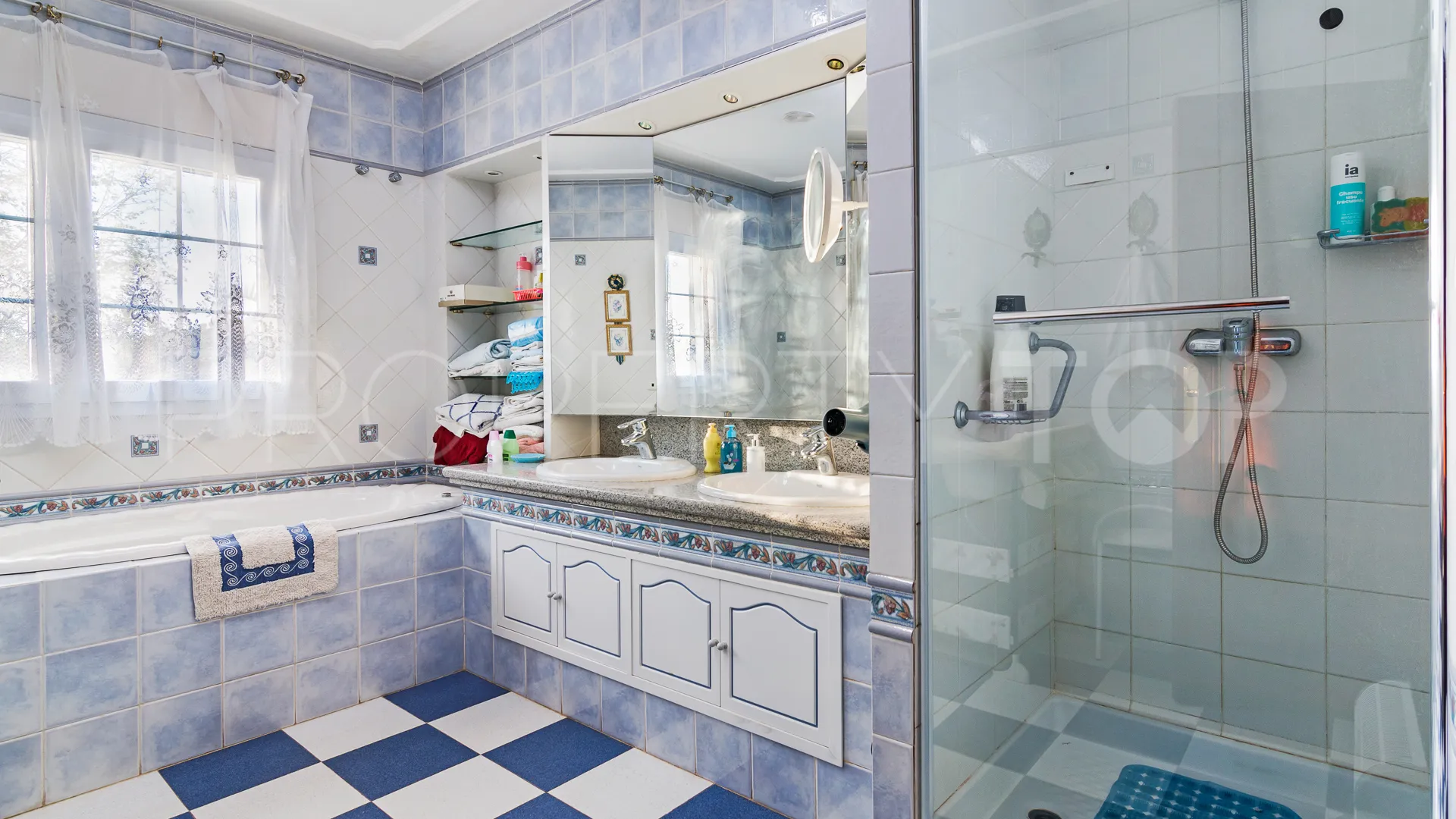 Villa en venta en Pinares de San Antón con 6 dormitorios
