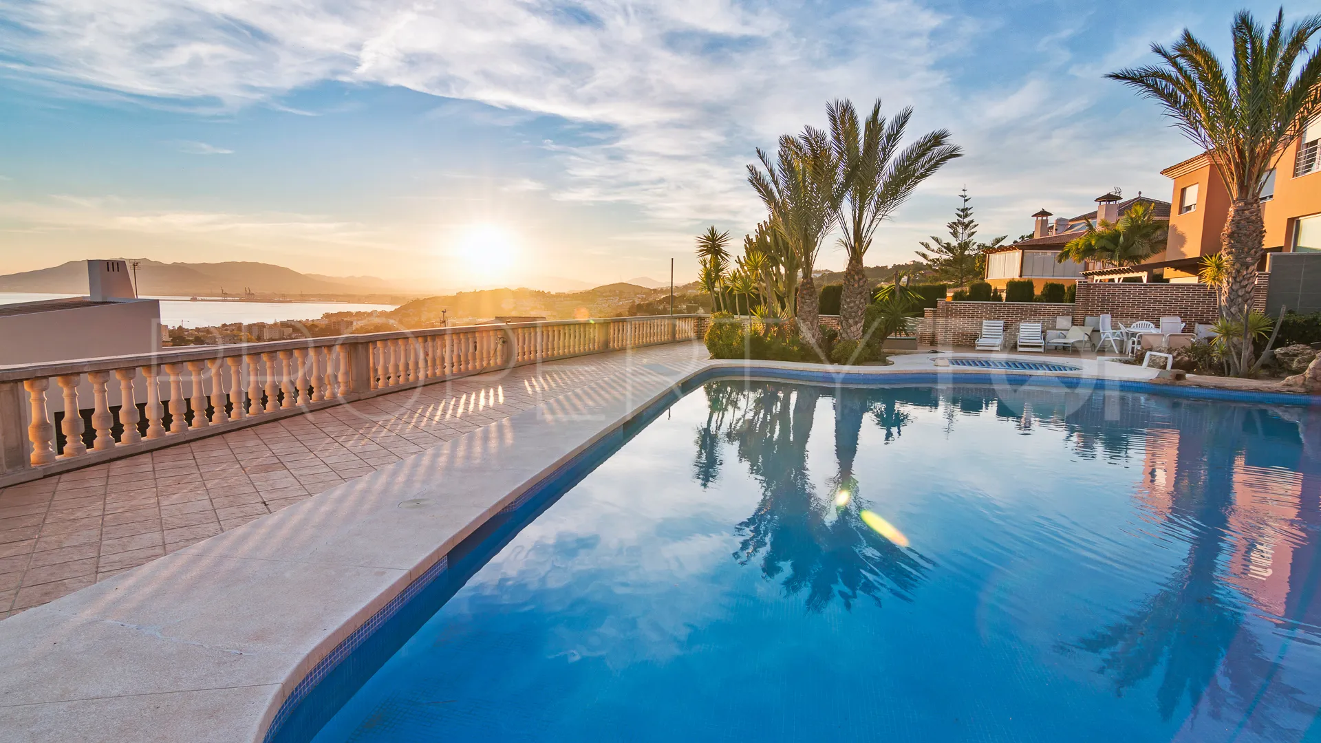Villa en venta en Pinares de San Antón con 6 dormitorios