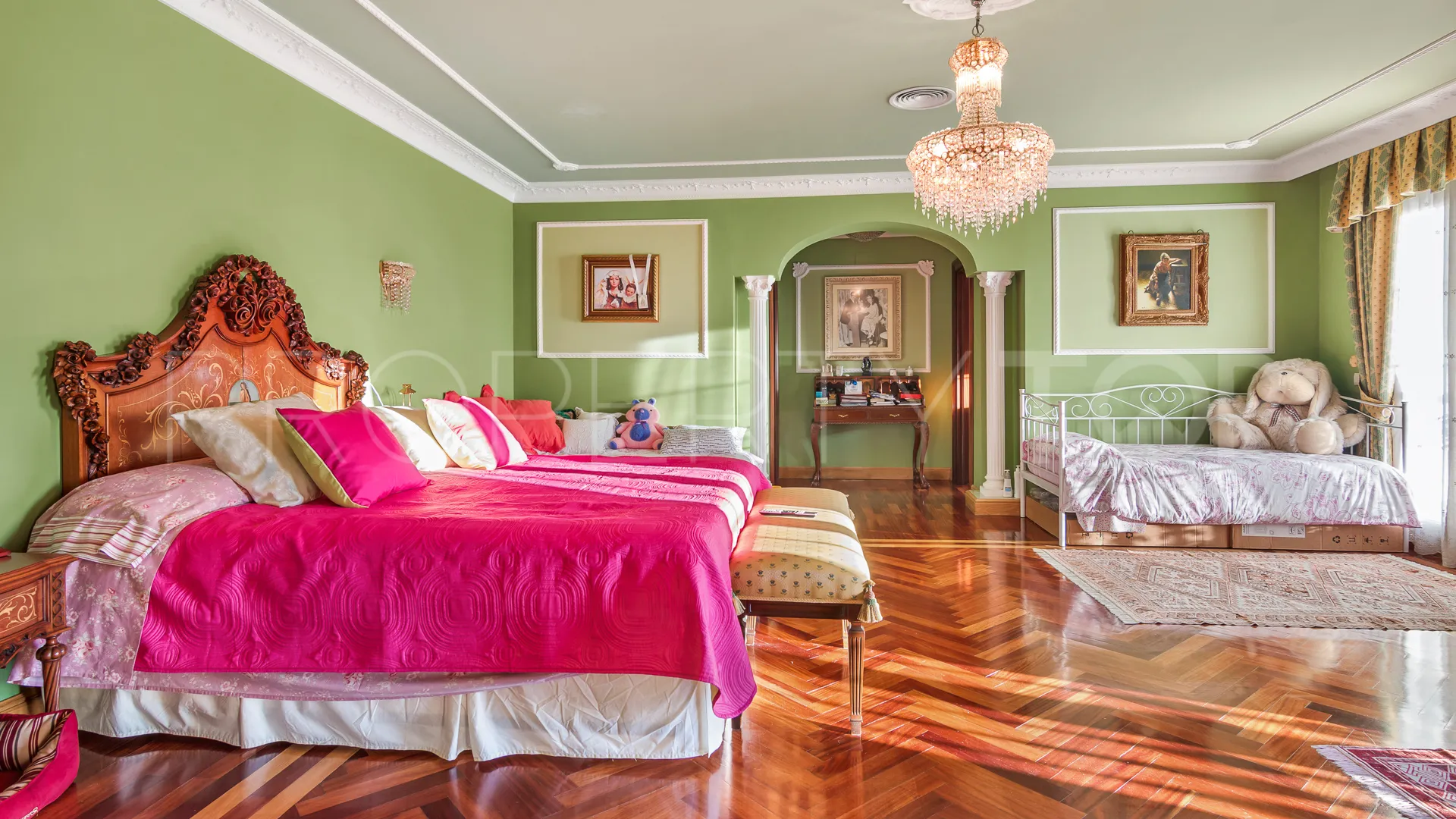 Villa en venta en Pinares de San Antón con 6 dormitorios