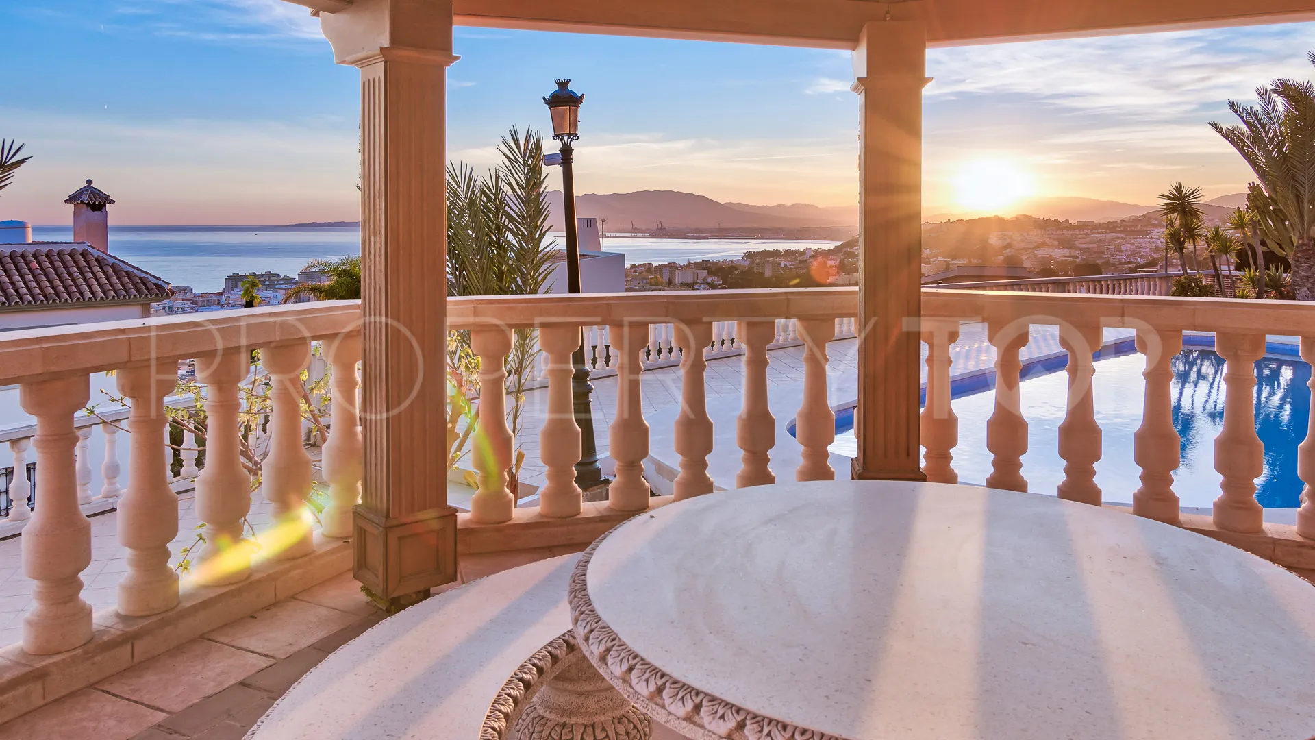 Villa en venta en Pinares de San Antón con 6 dormitorios