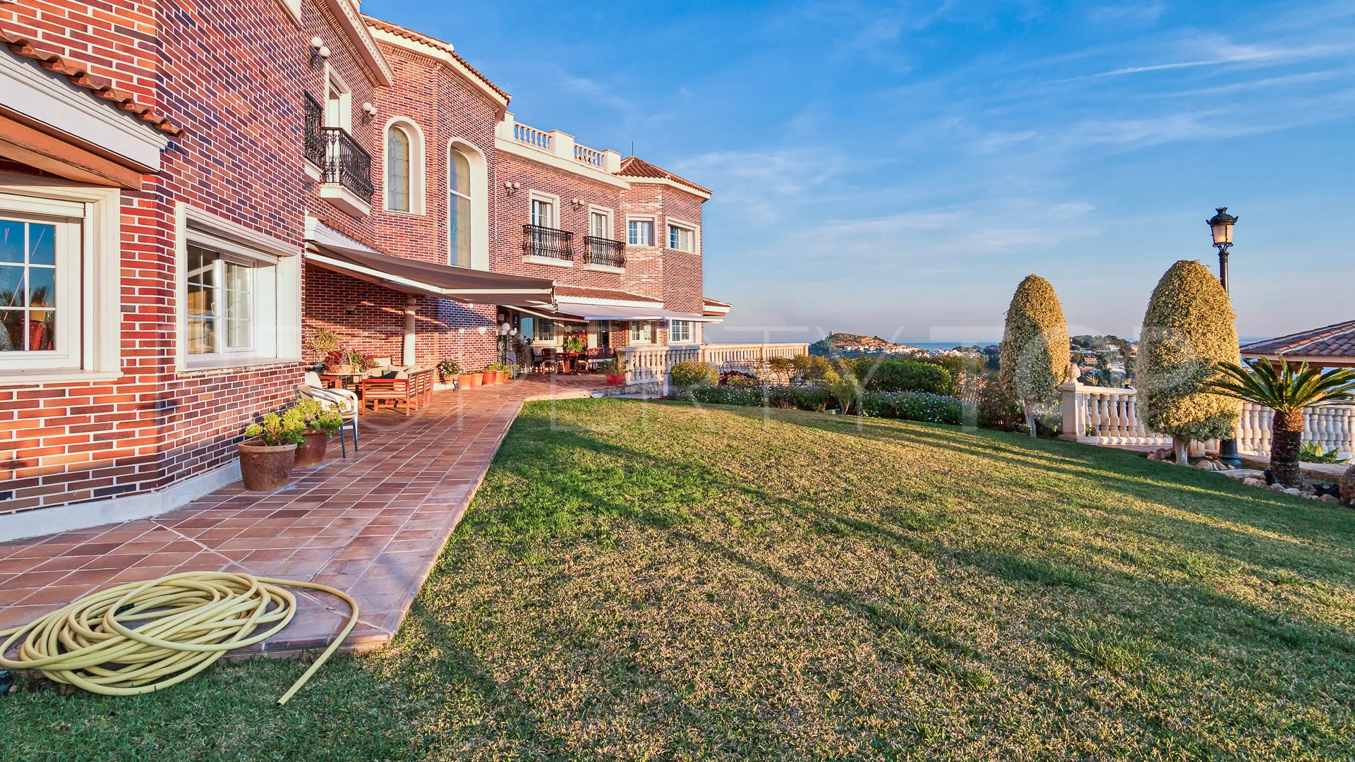 Villa en venta en Pinares de San Antón con 6 dormitorios