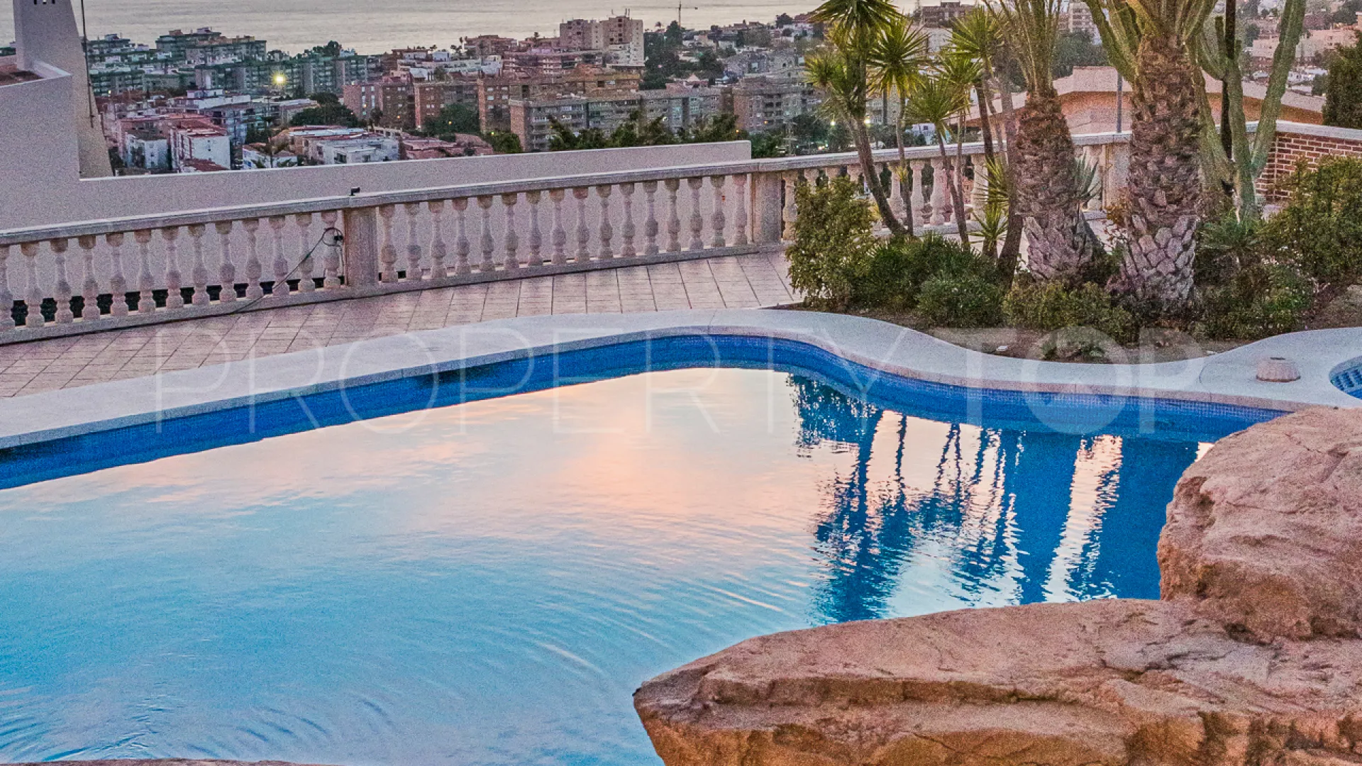 Villa en venta en Pinares de San Antón con 6 dormitorios