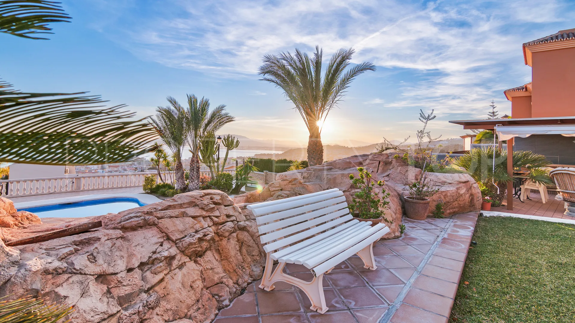 Villa en venta en Pinares de San Antón con 6 dormitorios