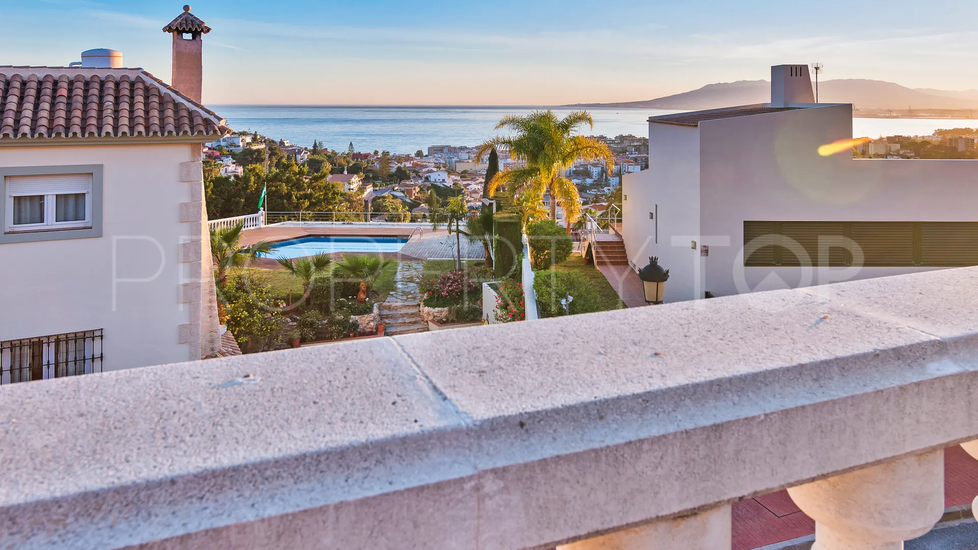 Villa en venta en Pinares de San Antón con 6 dormitorios