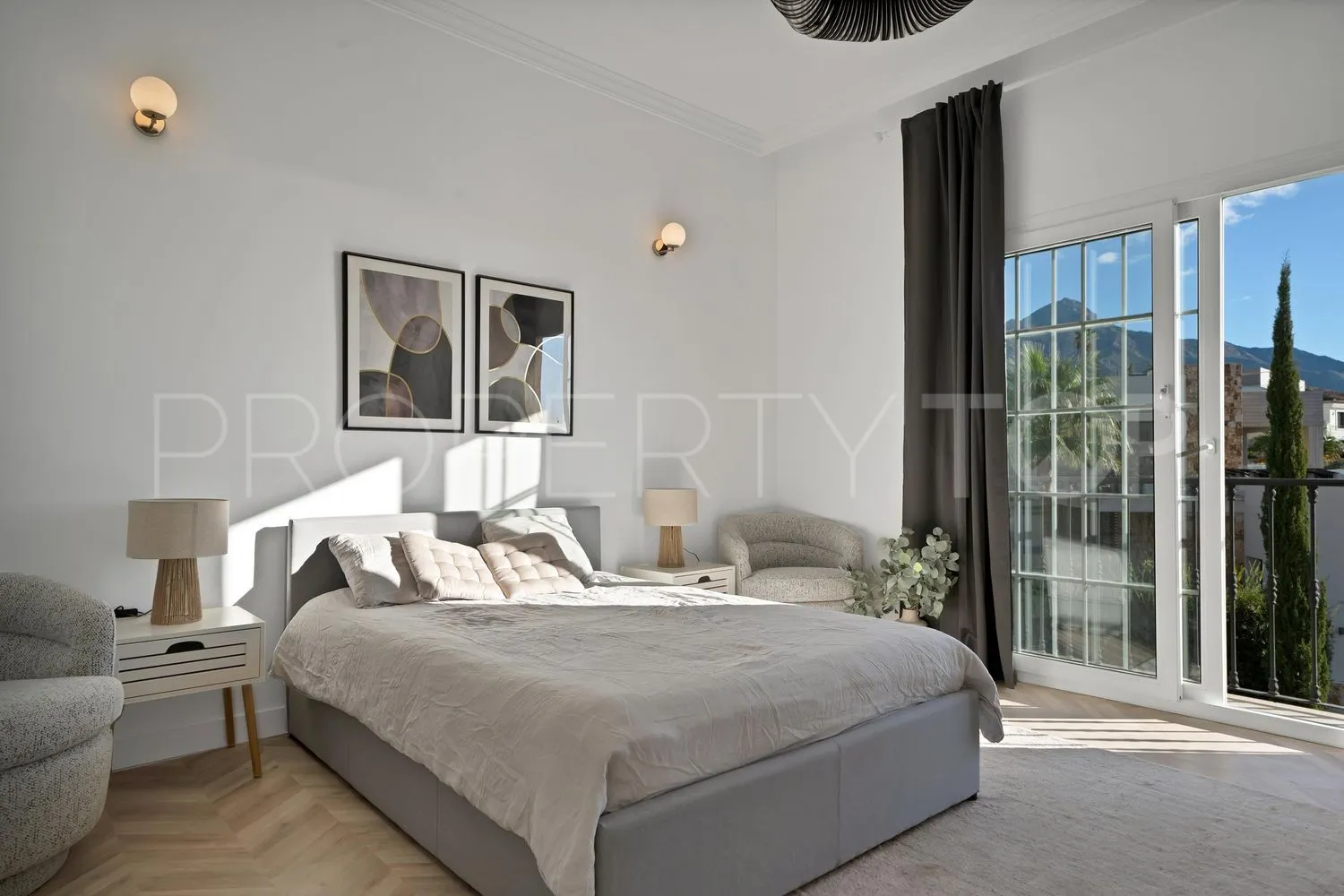 House for sale in Los Naranjos with 5 bedrooms