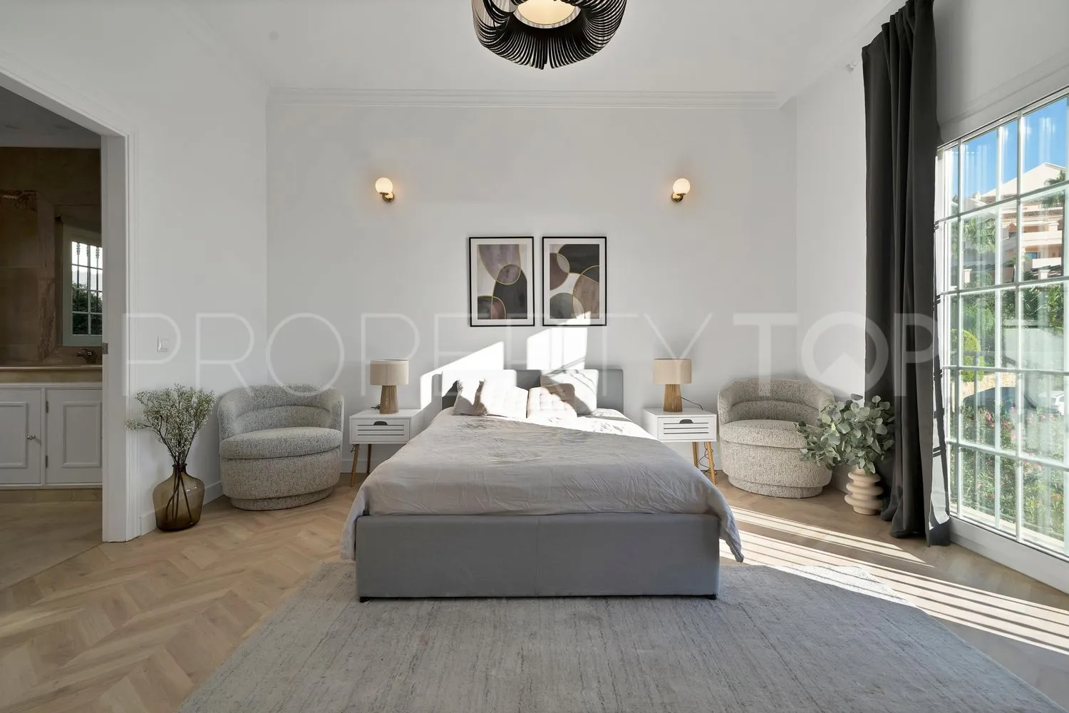 House for sale in Los Naranjos with 5 bedrooms