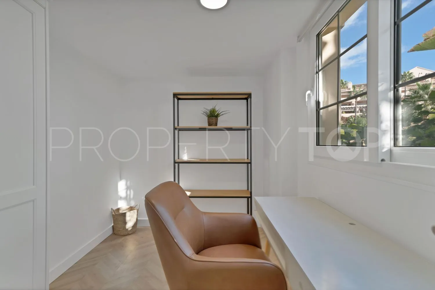 House for sale in Los Naranjos with 5 bedrooms