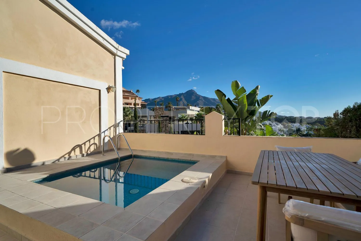 House for sale in Los Naranjos with 5 bedrooms