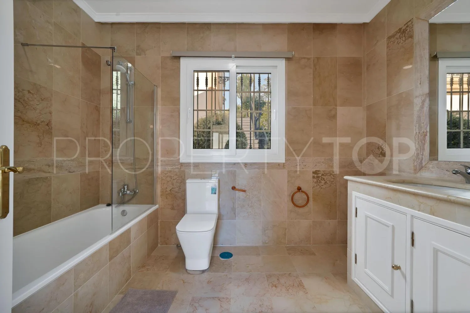 House for sale in Los Naranjos with 5 bedrooms