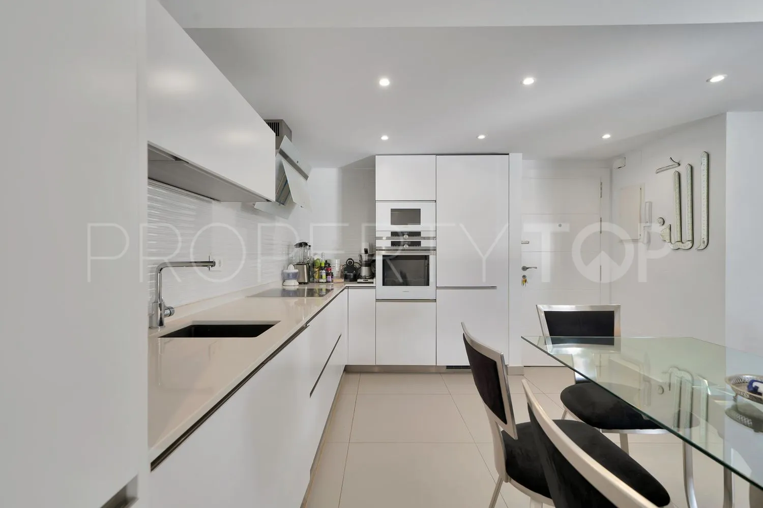 Playa Bajadilla - Puertos, piso de 2 dormitorios en venta