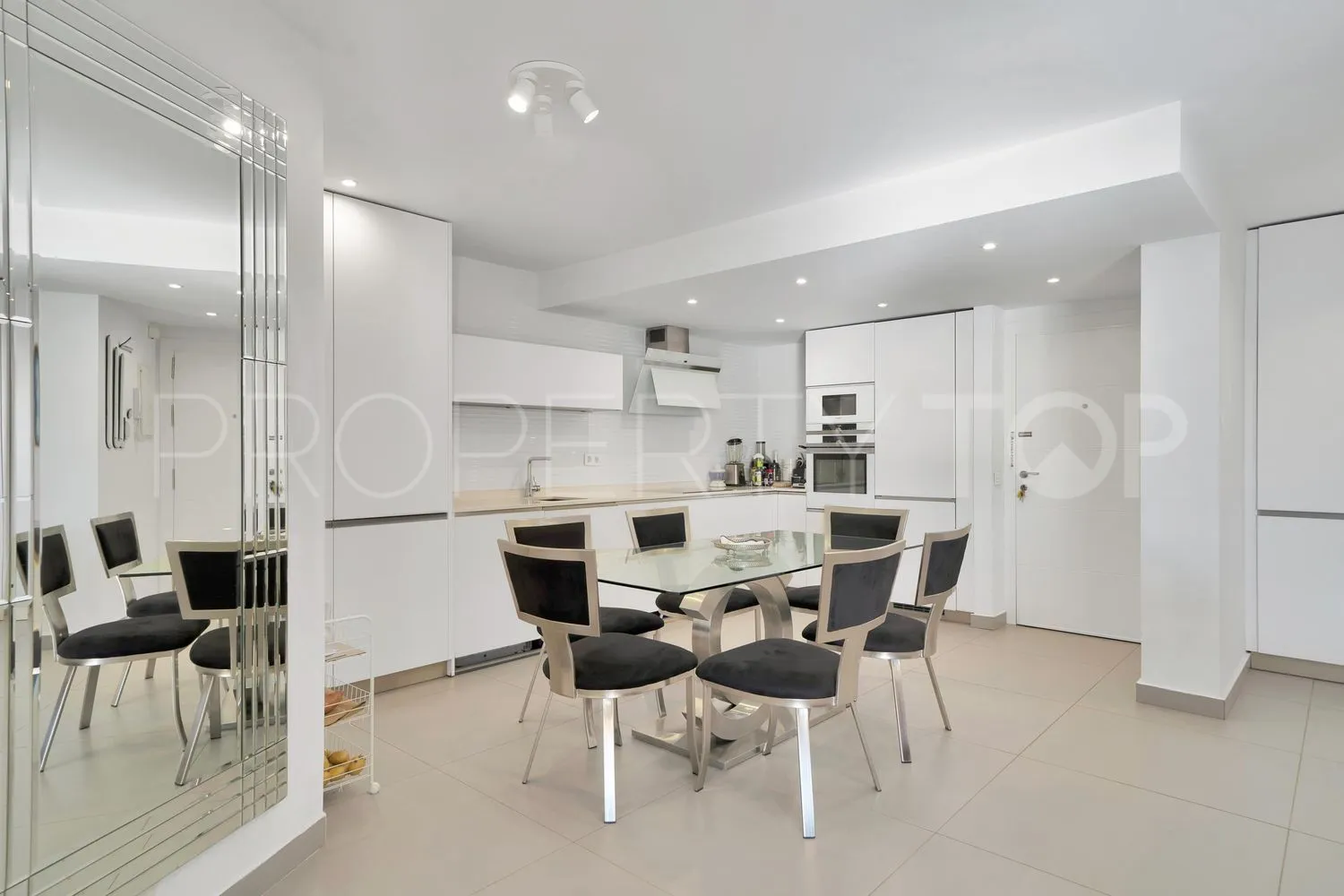 Playa Bajadilla - Puertos, piso de 2 dormitorios en venta