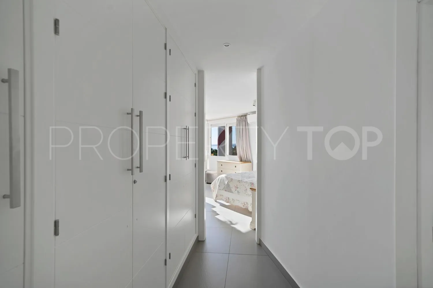 Playa Bajadilla - Puertos, piso de 2 dormitorios en venta
