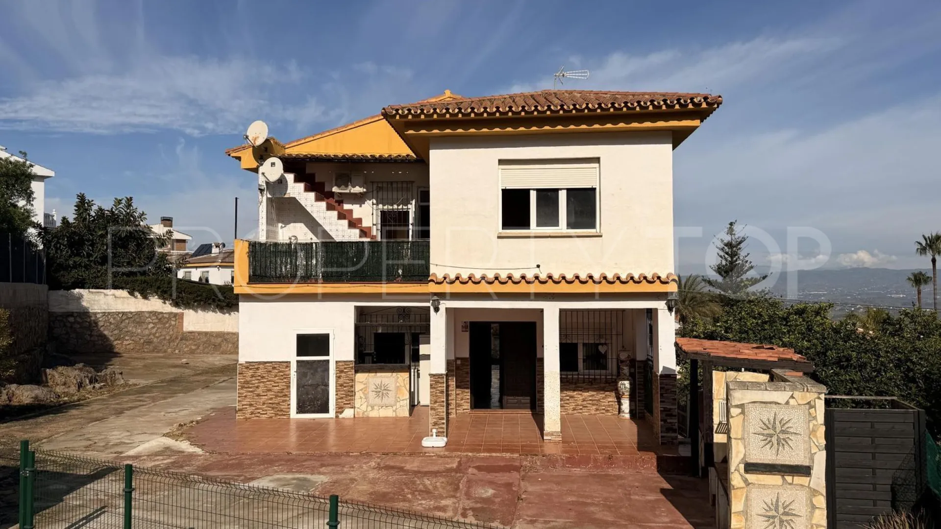For sale house with 4 bedrooms in Los Manantiales
