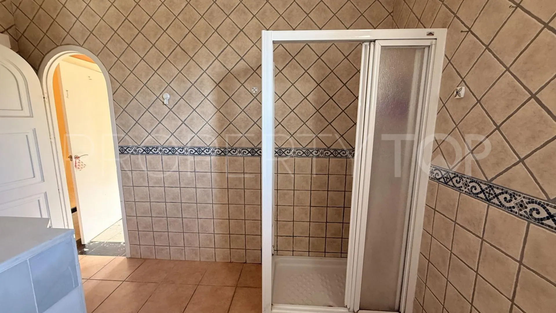 For sale house with 4 bedrooms in Los Manantiales