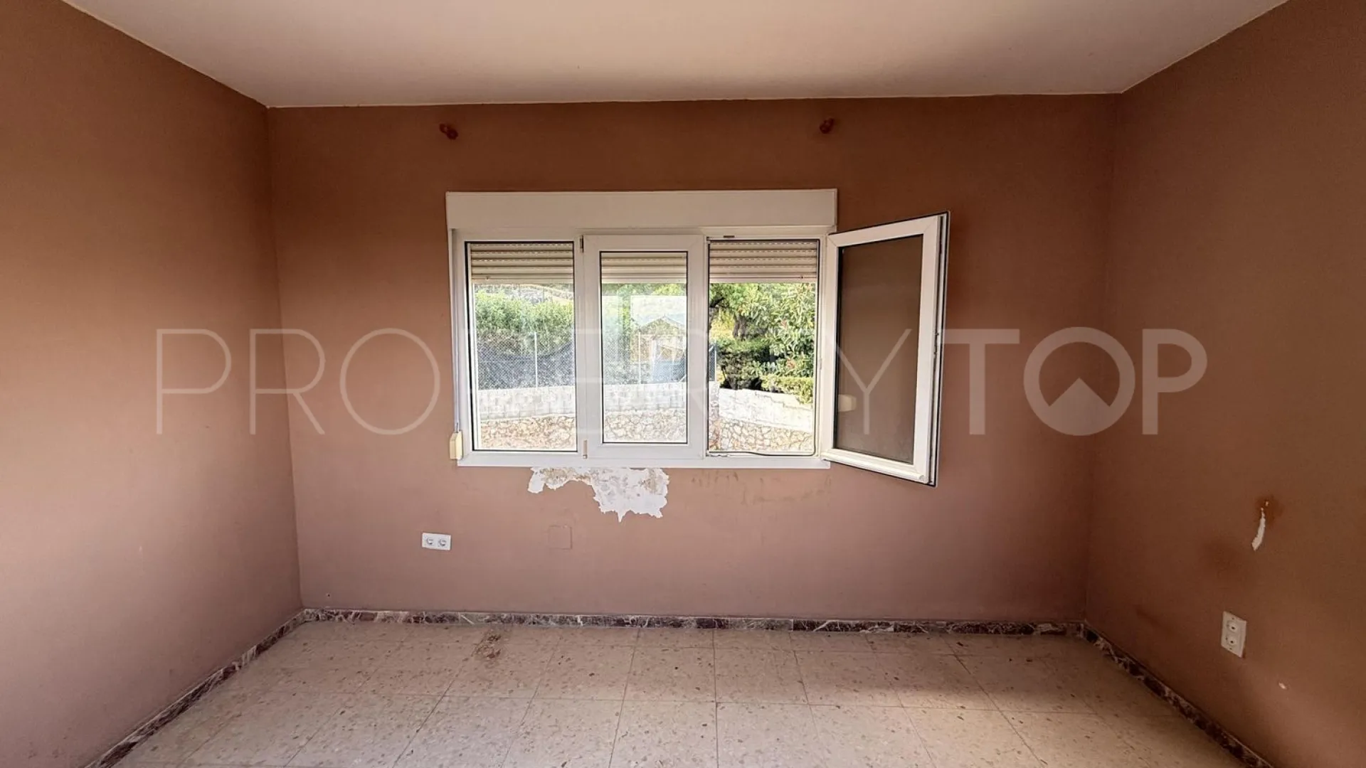 For sale house with 4 bedrooms in Los Manantiales