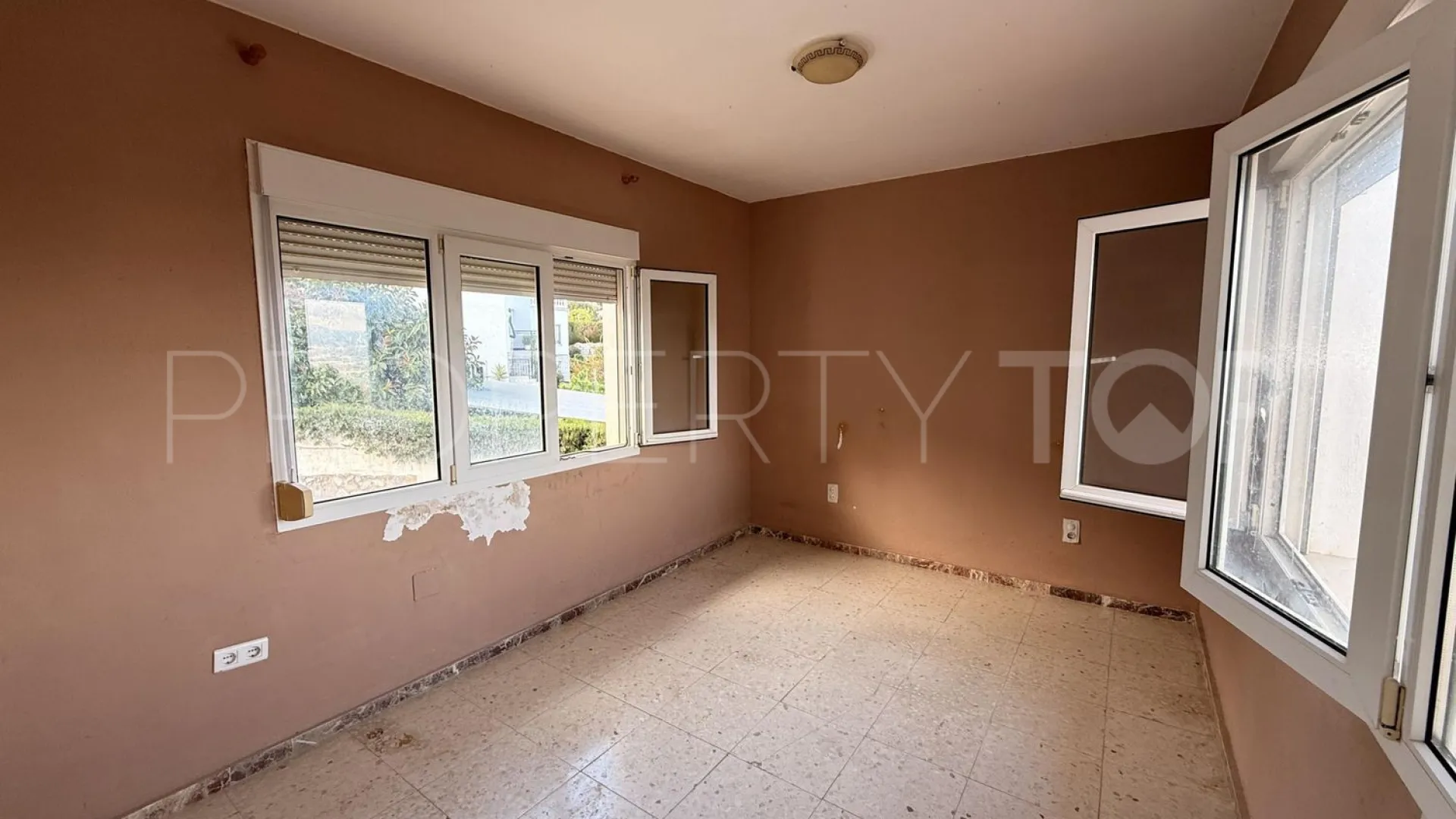 For sale house with 4 bedrooms in Los Manantiales