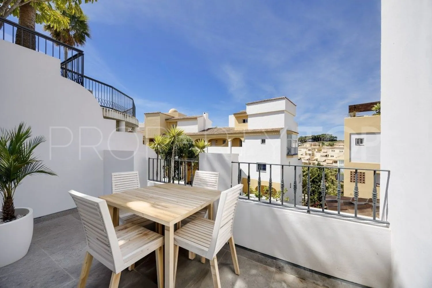 Se vende piso en Torrequebrada con 3 dormitorios