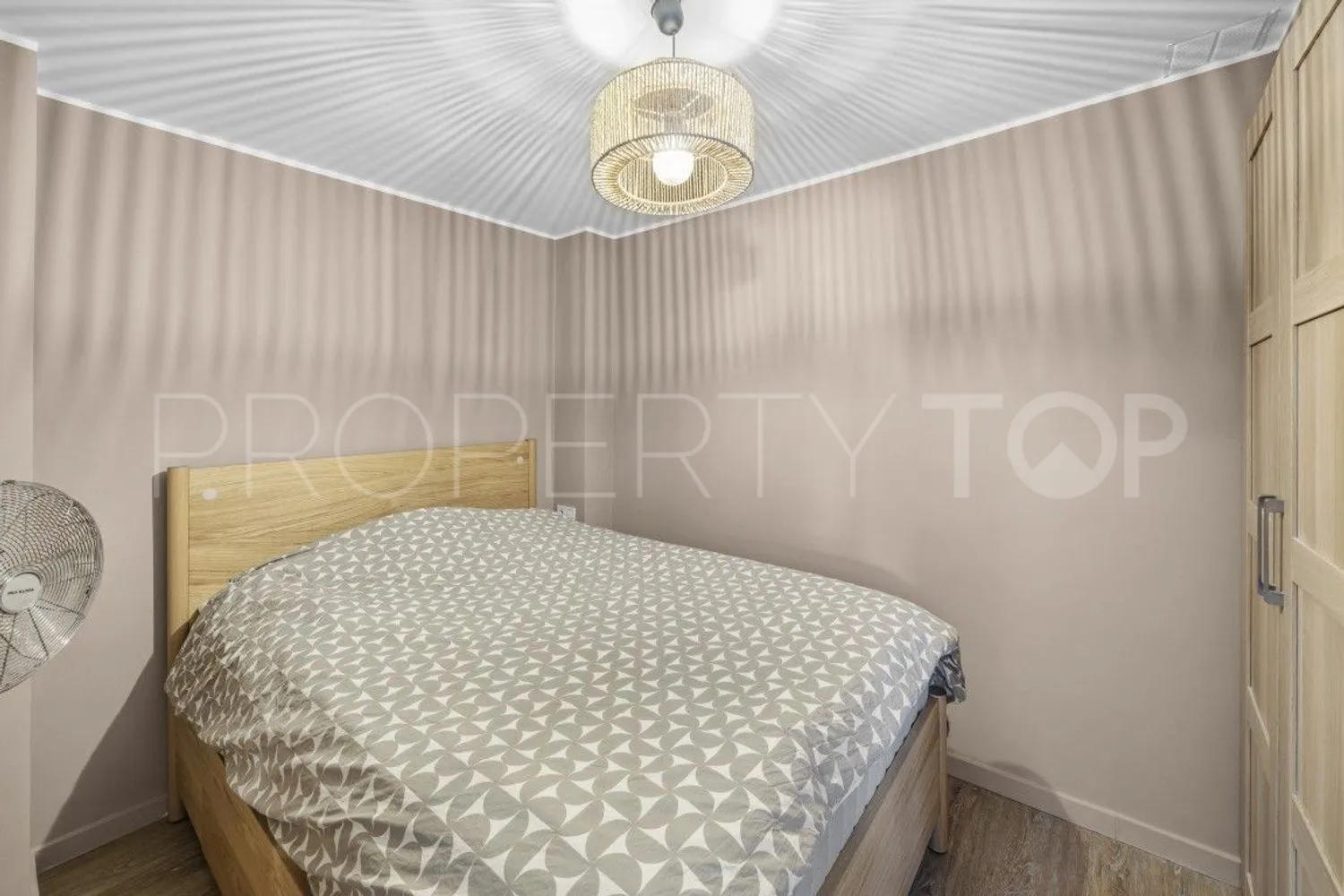 Se vende piso en Torrequebrada con 3 dormitorios