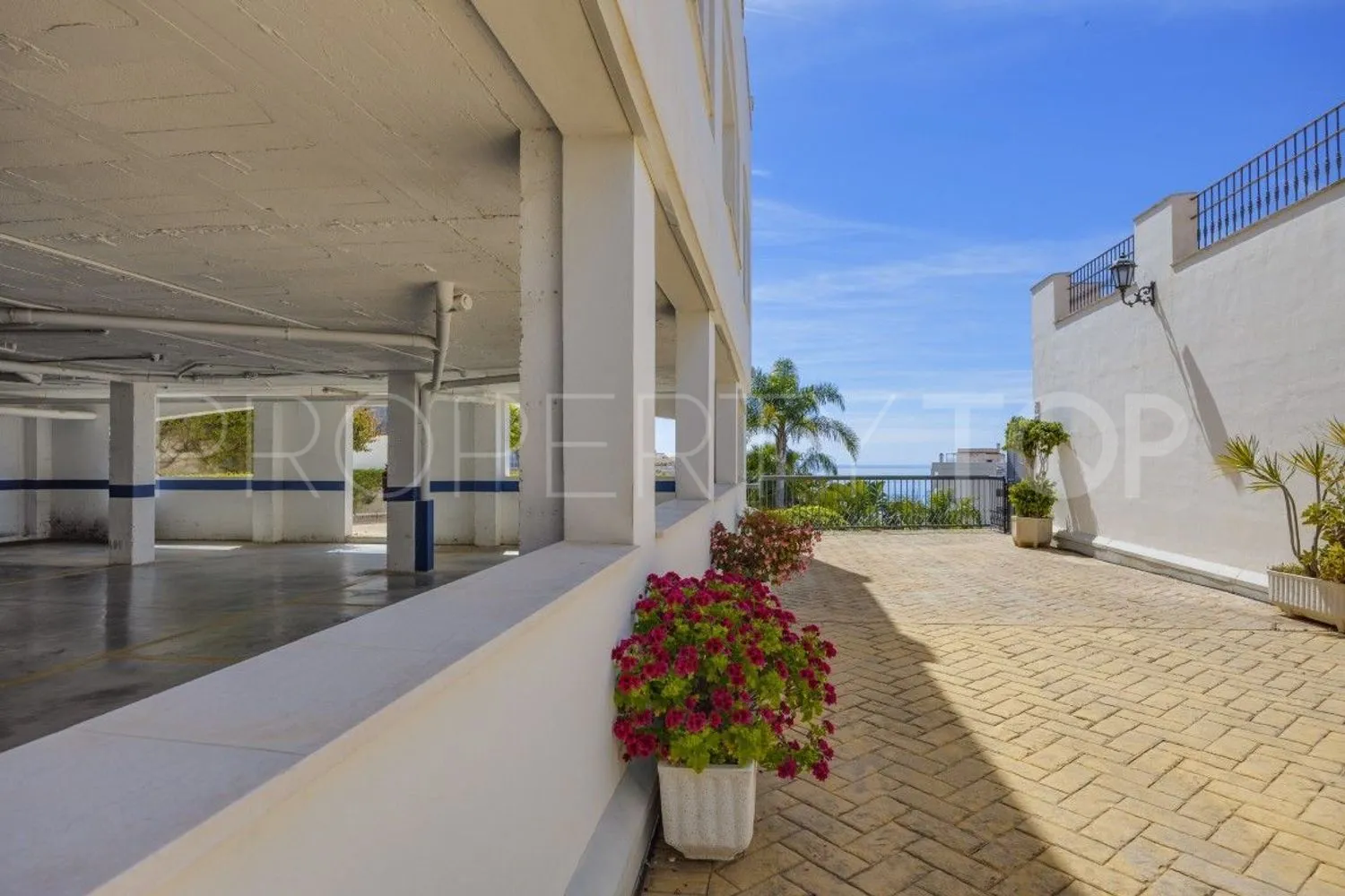Se vende piso en Torrequebrada con 3 dormitorios